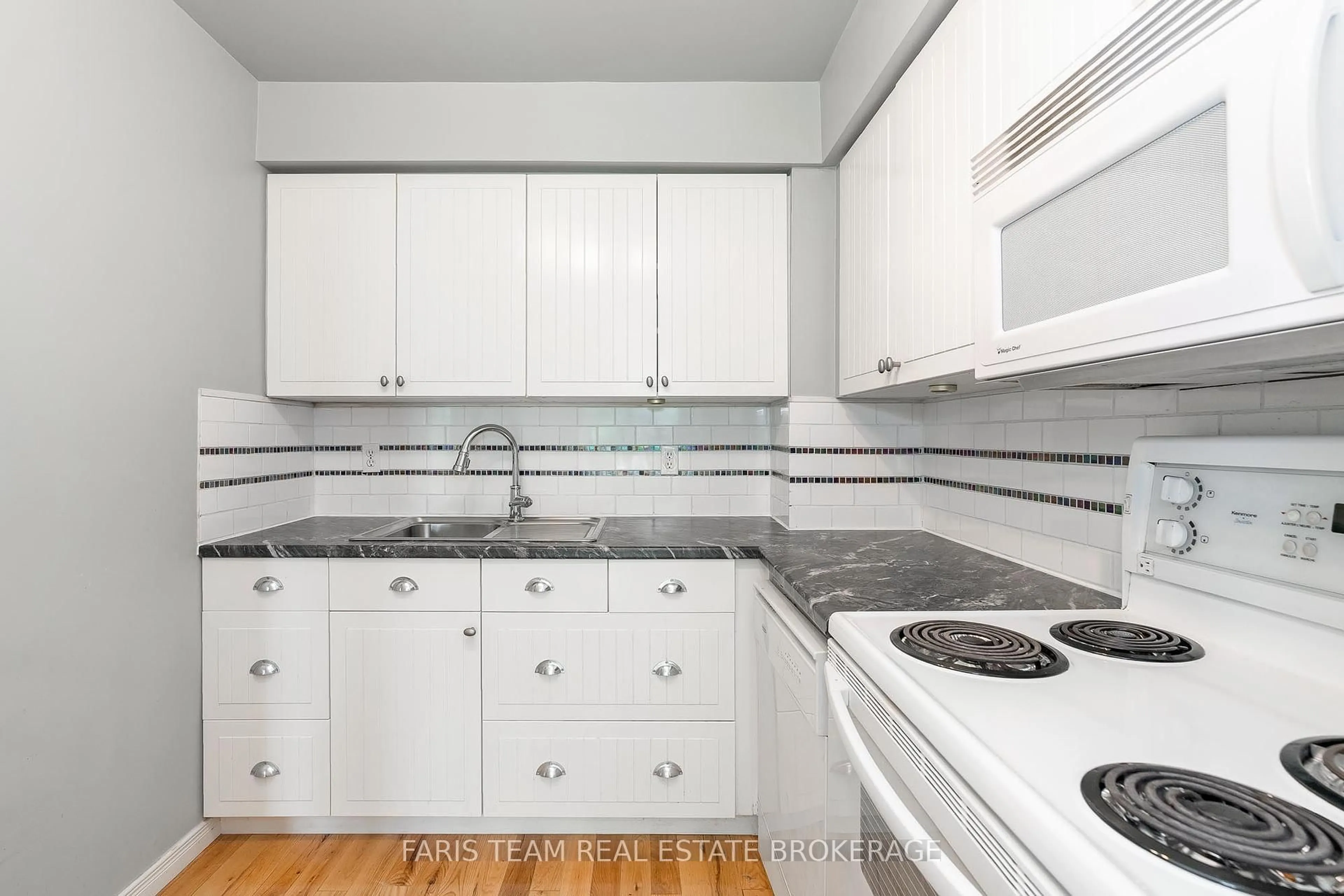 Standard kitchen, unknown for 52 Adelaide St #7, Barrie Ontario L4N 3T5