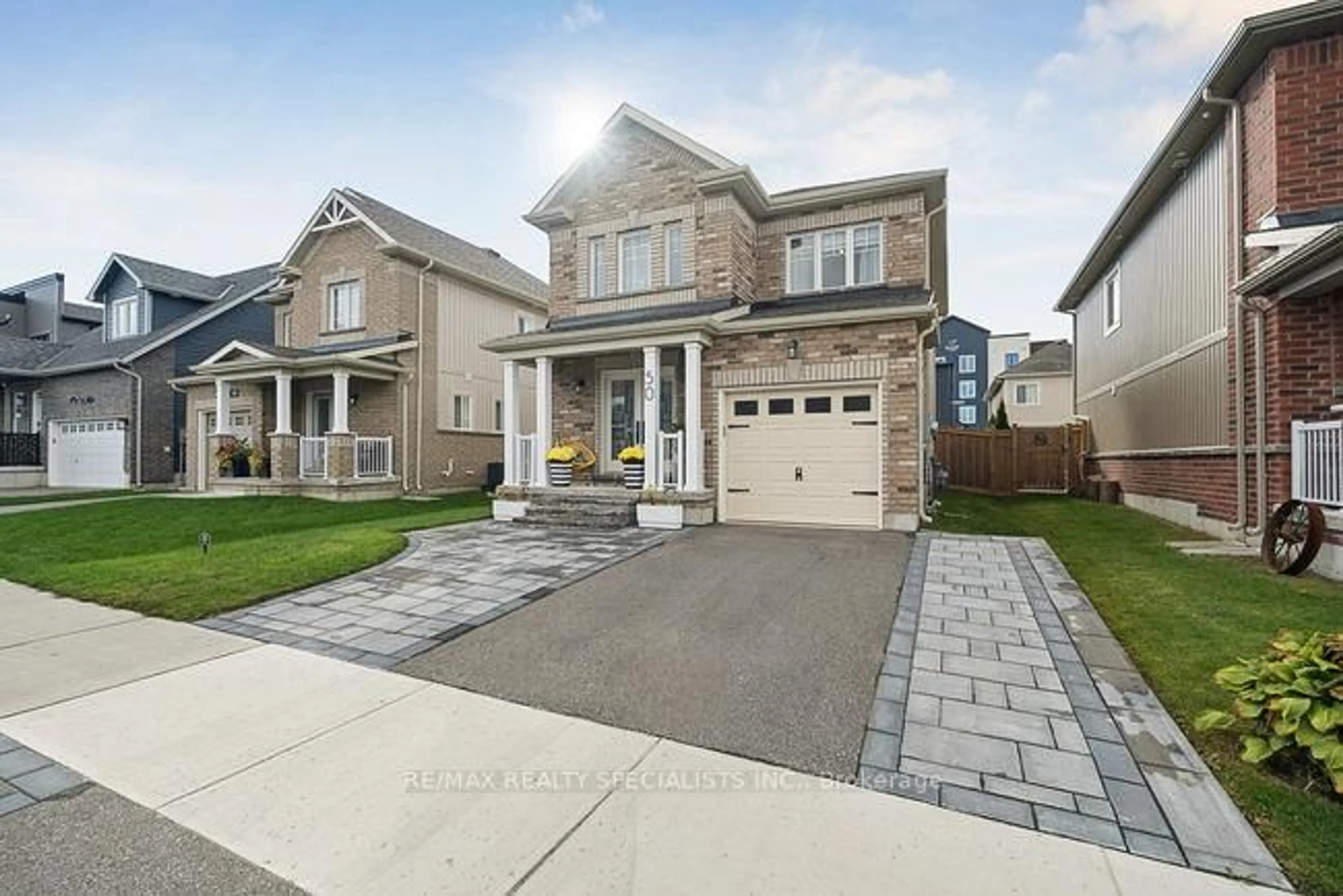 Home with vinyl exterior material, street for 50 Olympic Gate, Barrie Ontario L9J 0H9