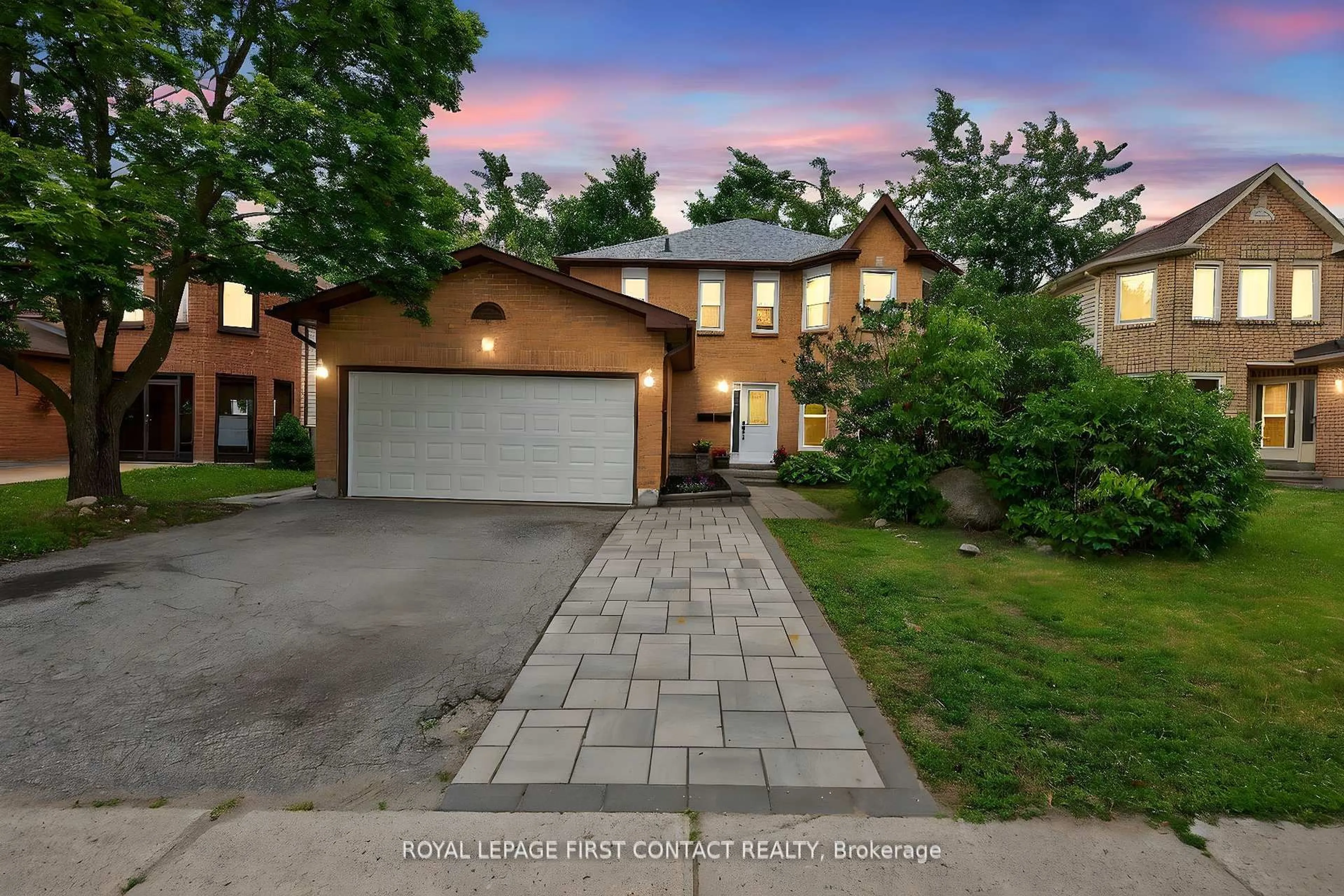 A pic from outside/outdoor area/front of a property/back of a property/a pic from drone, street for 101 BROWNING Tr, Barrie Ontario L4N 6J4