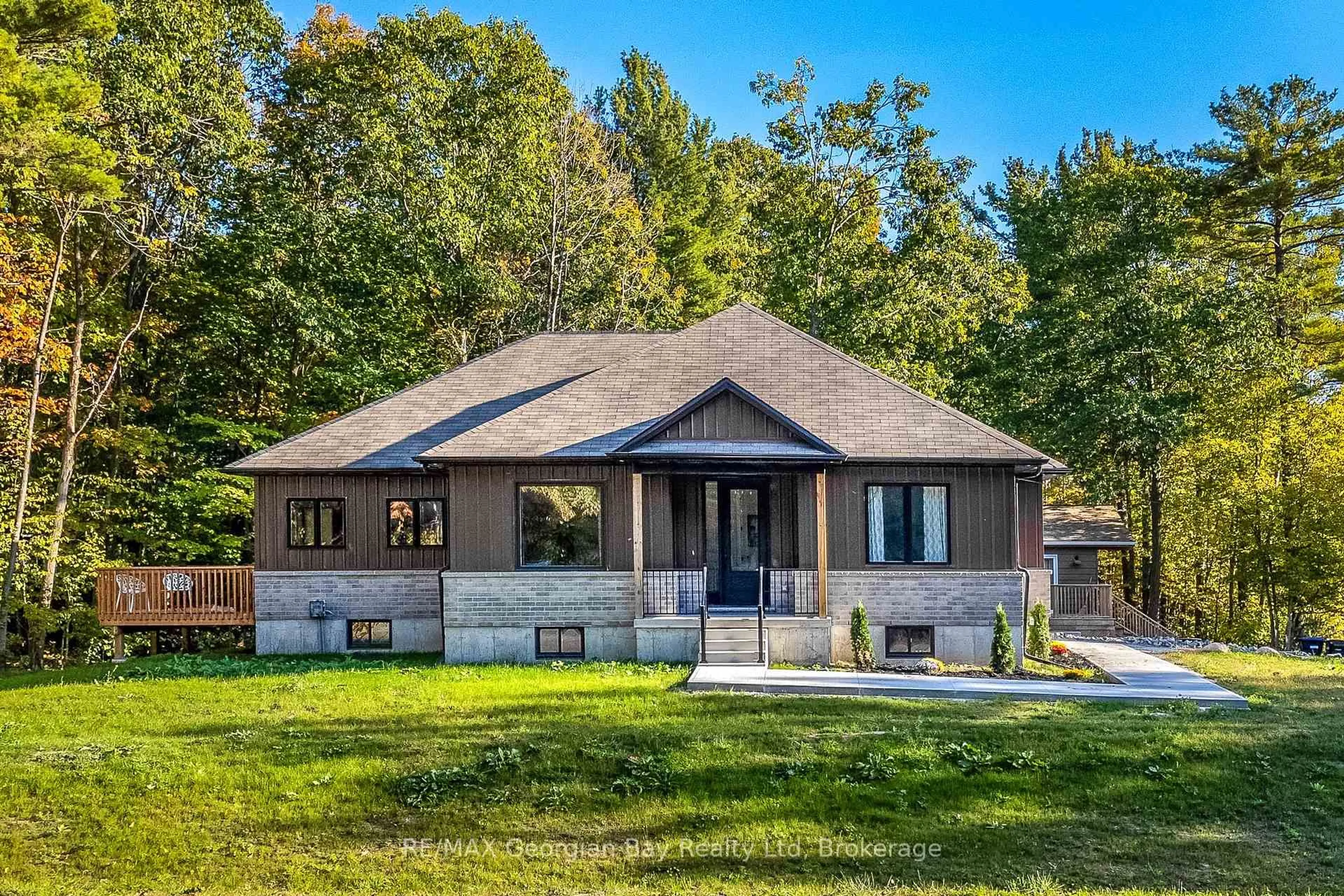 Home with brick exterior material, unknown for 29 Rue Camille Rd, Tiny Ontario L9M 1R3