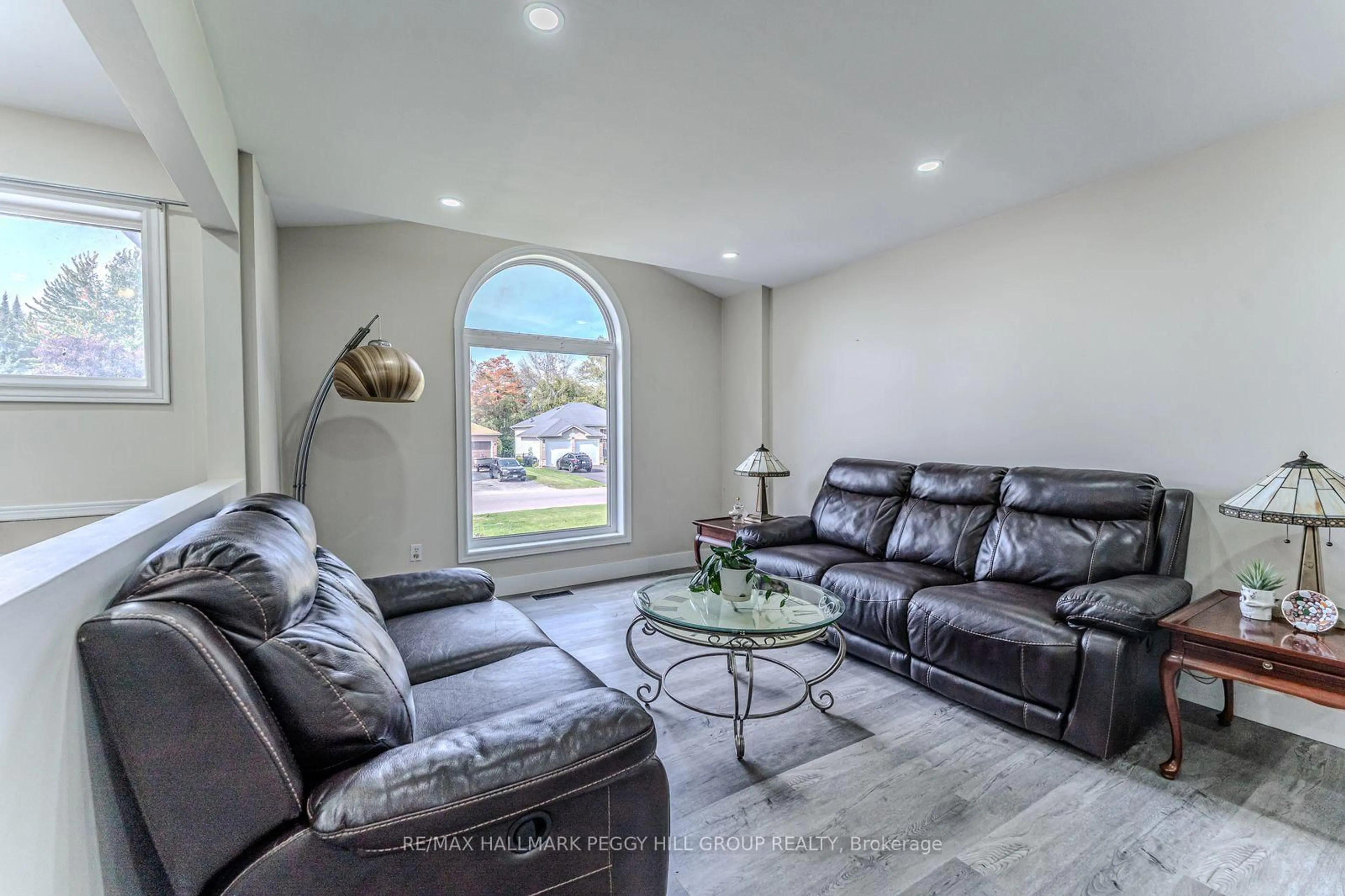 Living room with furniture, ceramic/tile floor for 29 Silver Birch Ave, Wasaga Beach Ontario L9Z 1B7