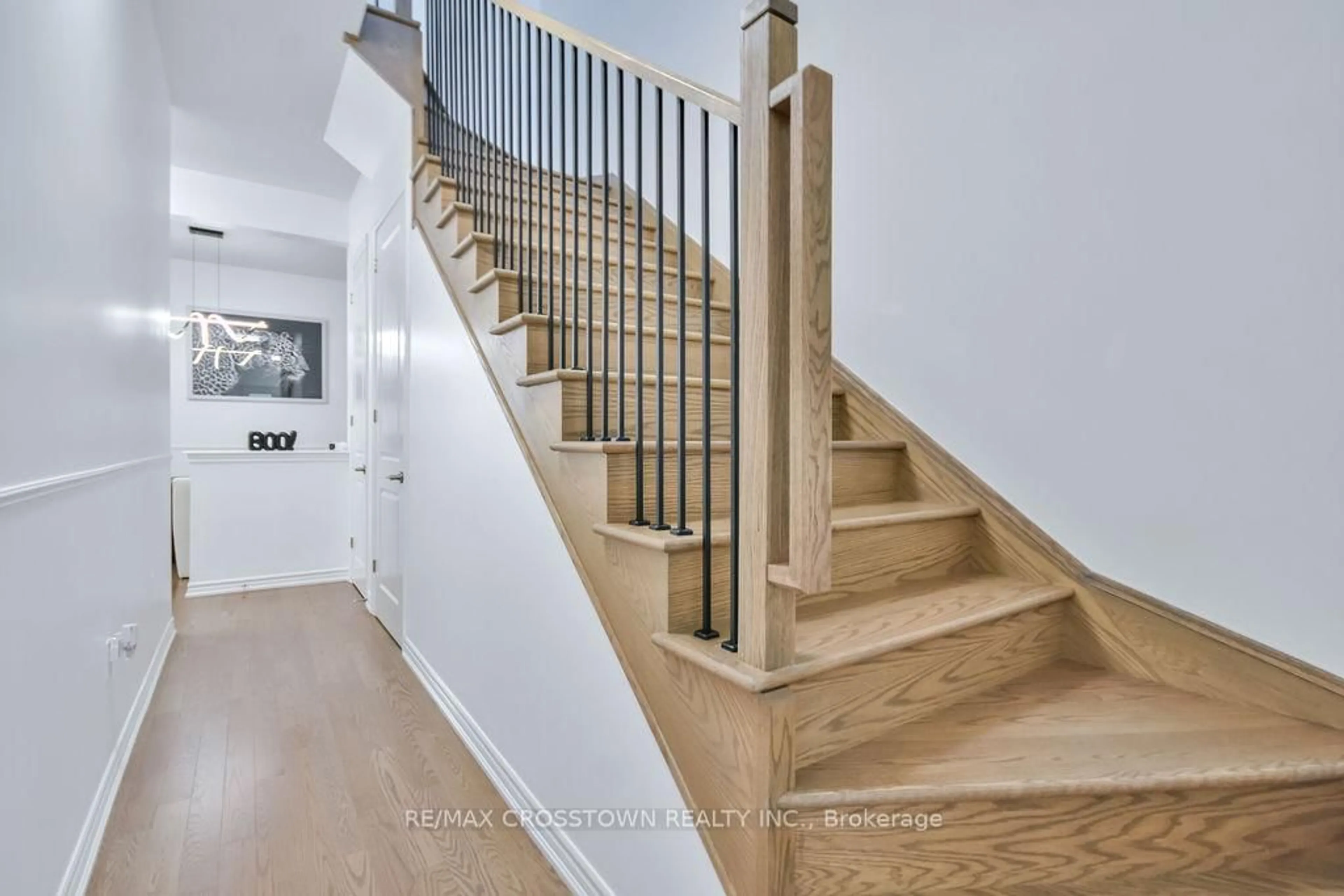 Stairs for 104 Shepherd Dr, Barrie Ontario L9S 2Z4