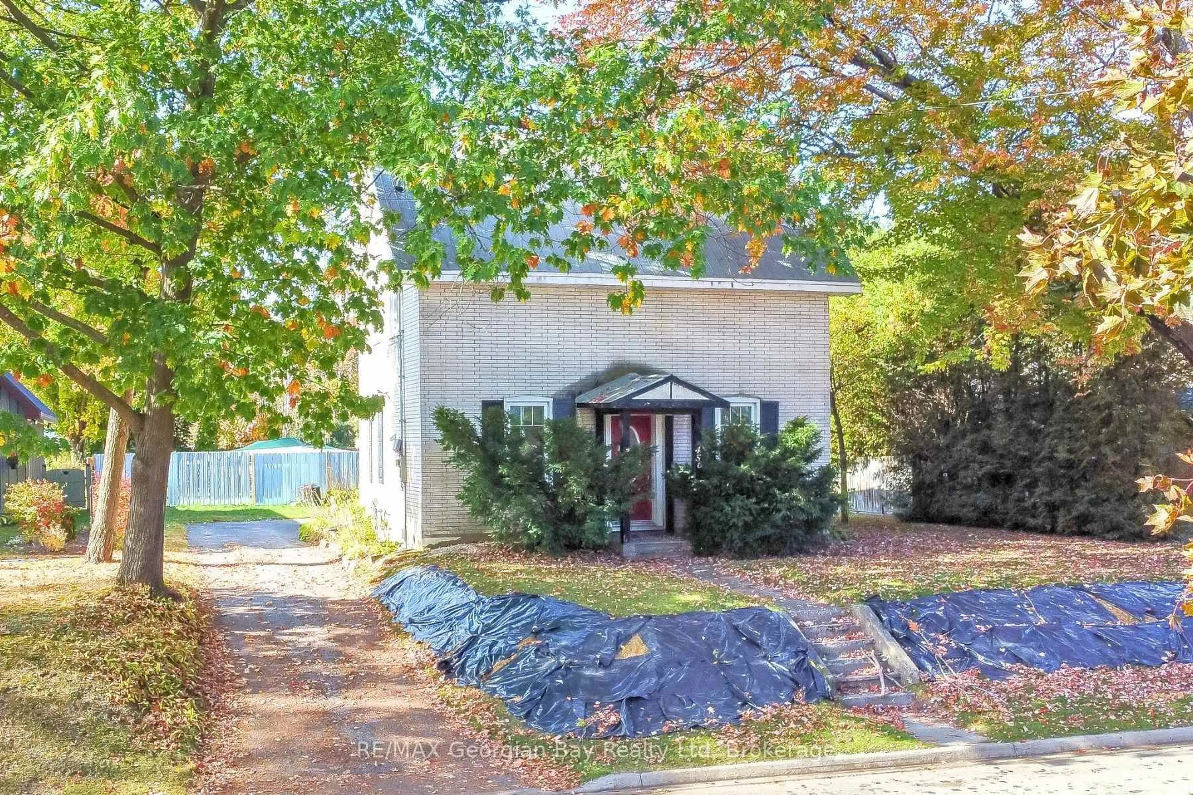 Unknown for 456 Queen St, Midland Ontario L4R 3J4