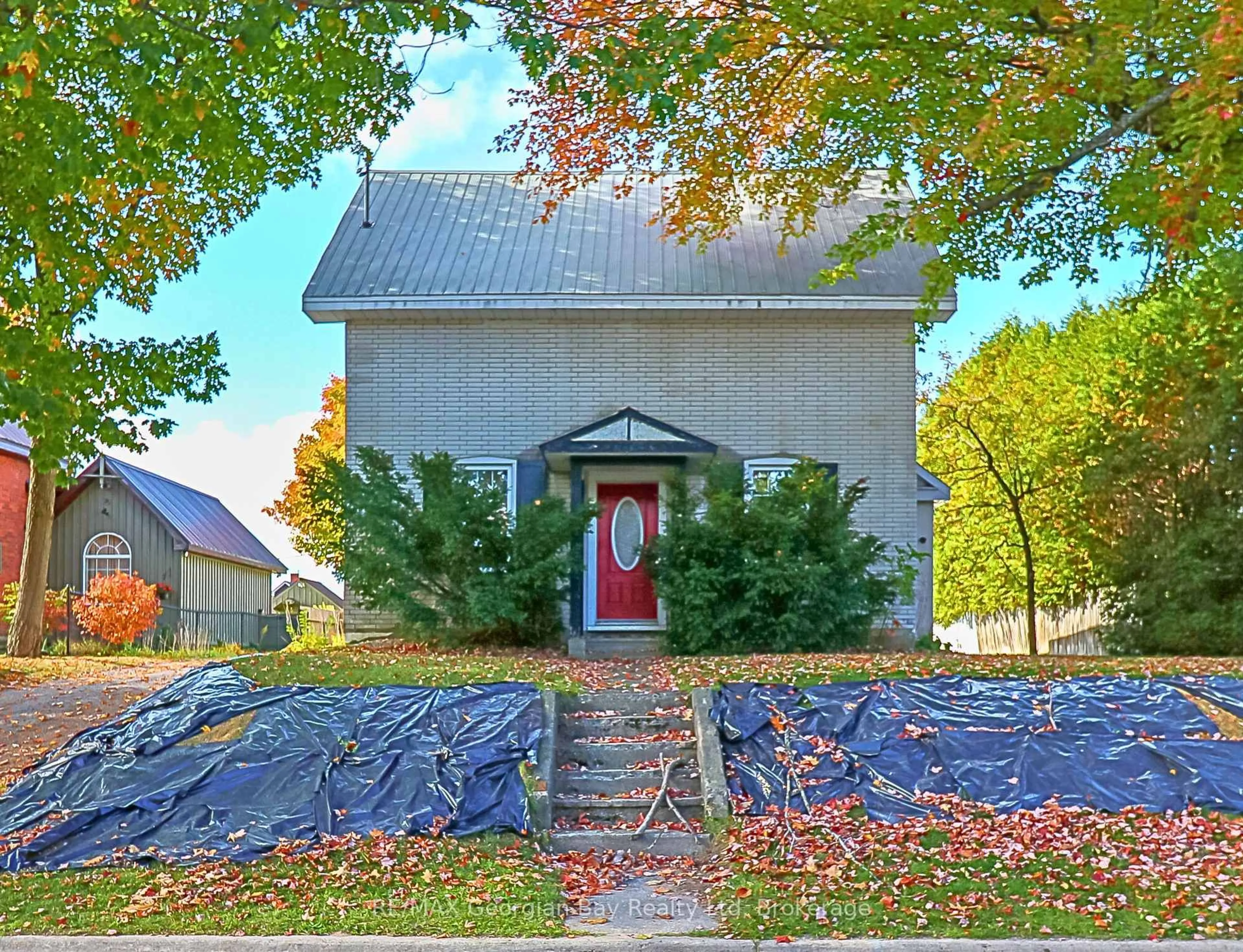 Unknown for 456 Queen St, Midland Ontario L4R 3J4