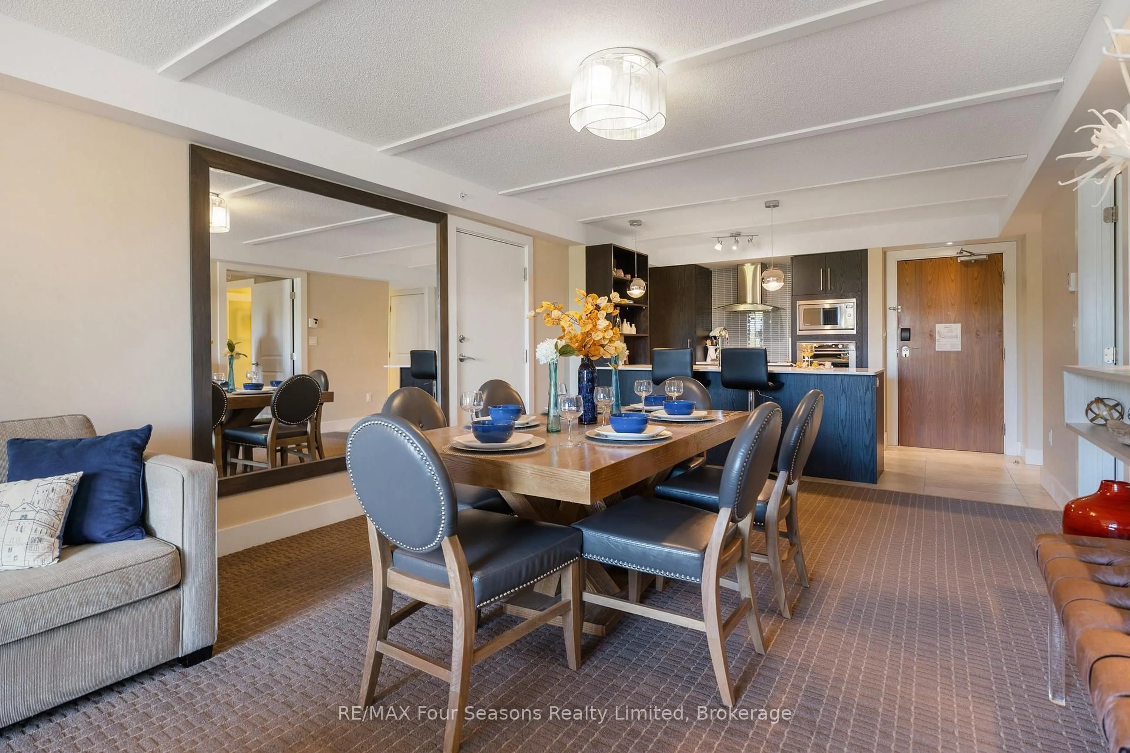 Dining room, unknown for 9 Harbour St #6210/6212, Collingwood Ontario L9Y 5C5