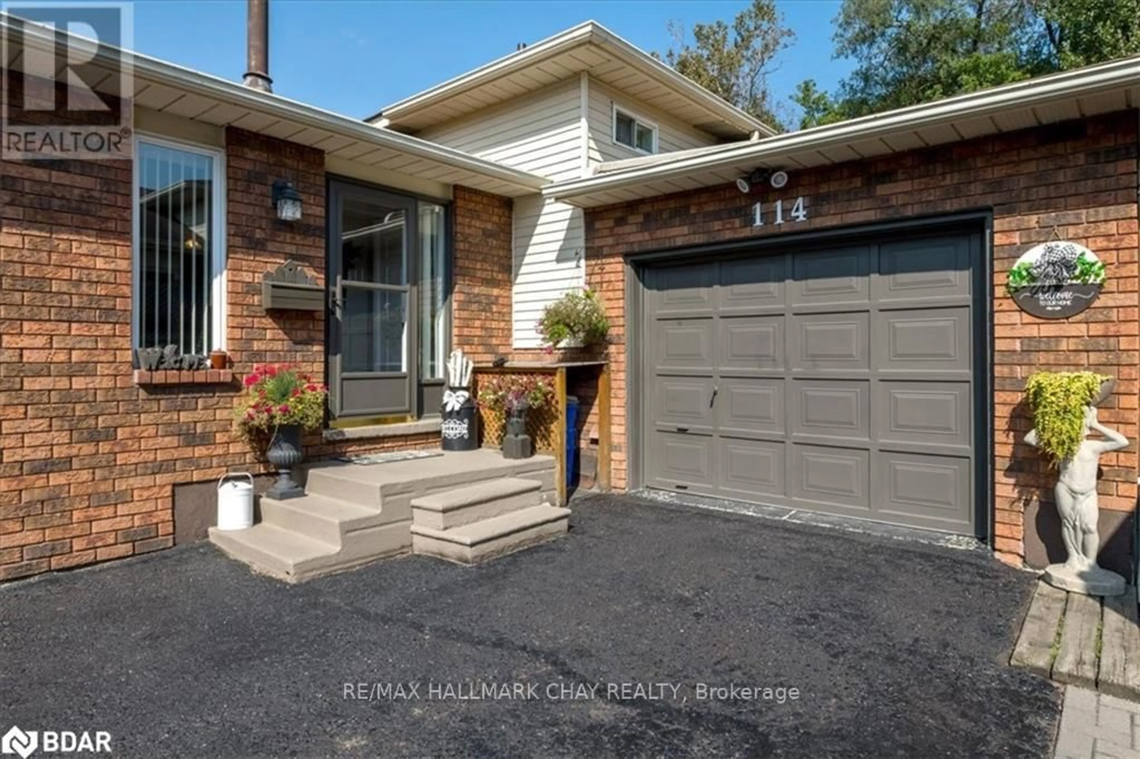Home with brick exterior material, street for 114 Chieftain Cres, Barrie Ontario L4N 6J3