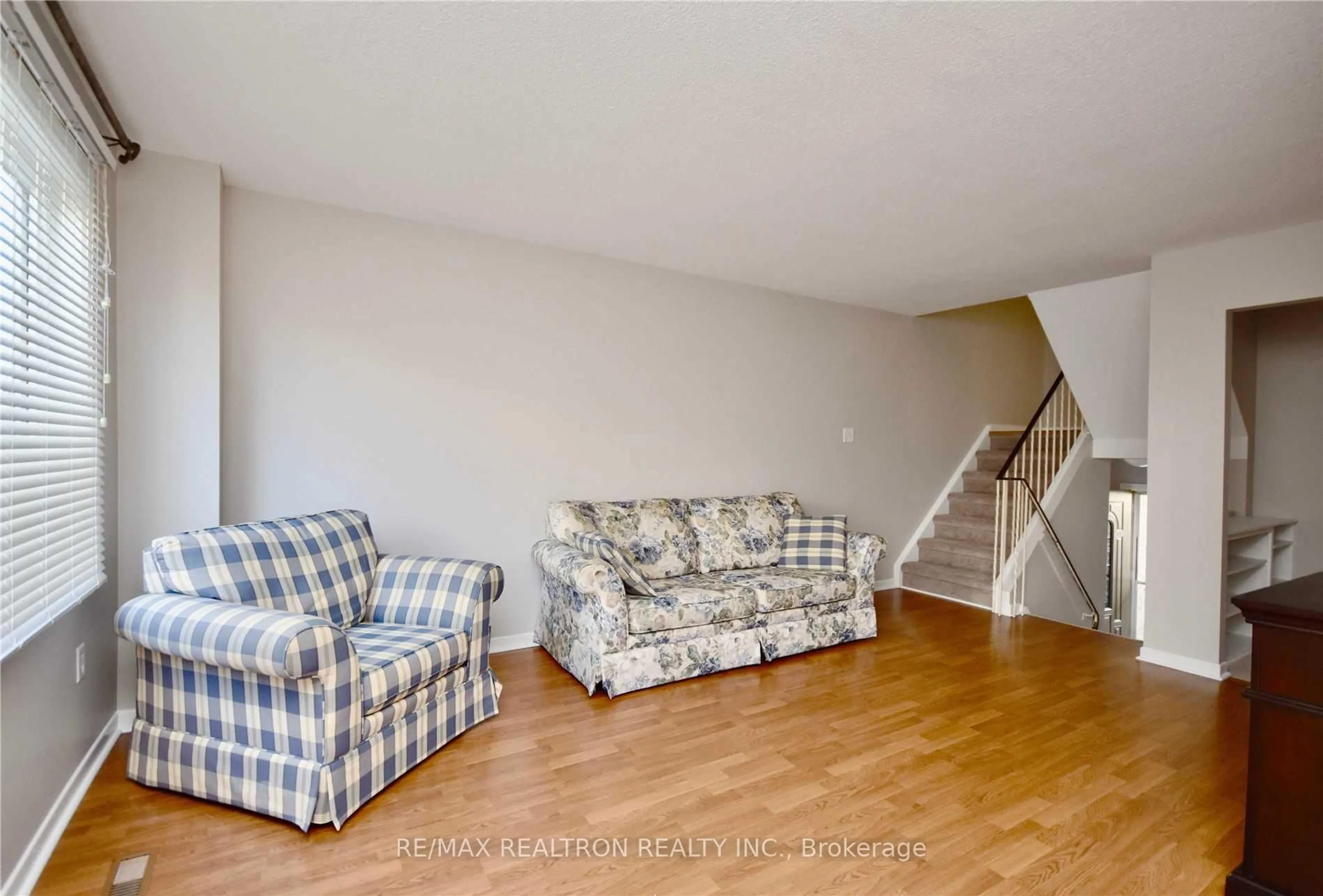 Living room with furniture, unknown for 12 Robin Crt, Barrie Ontario L4M 5M1