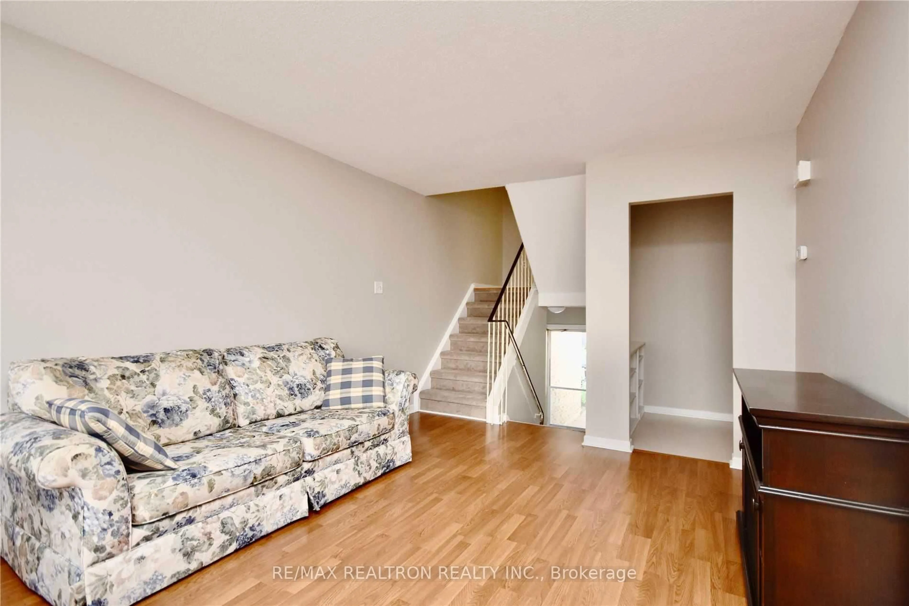 Living room with furniture, unknown for 12 Robin Crt, Barrie Ontario L4M 5M1