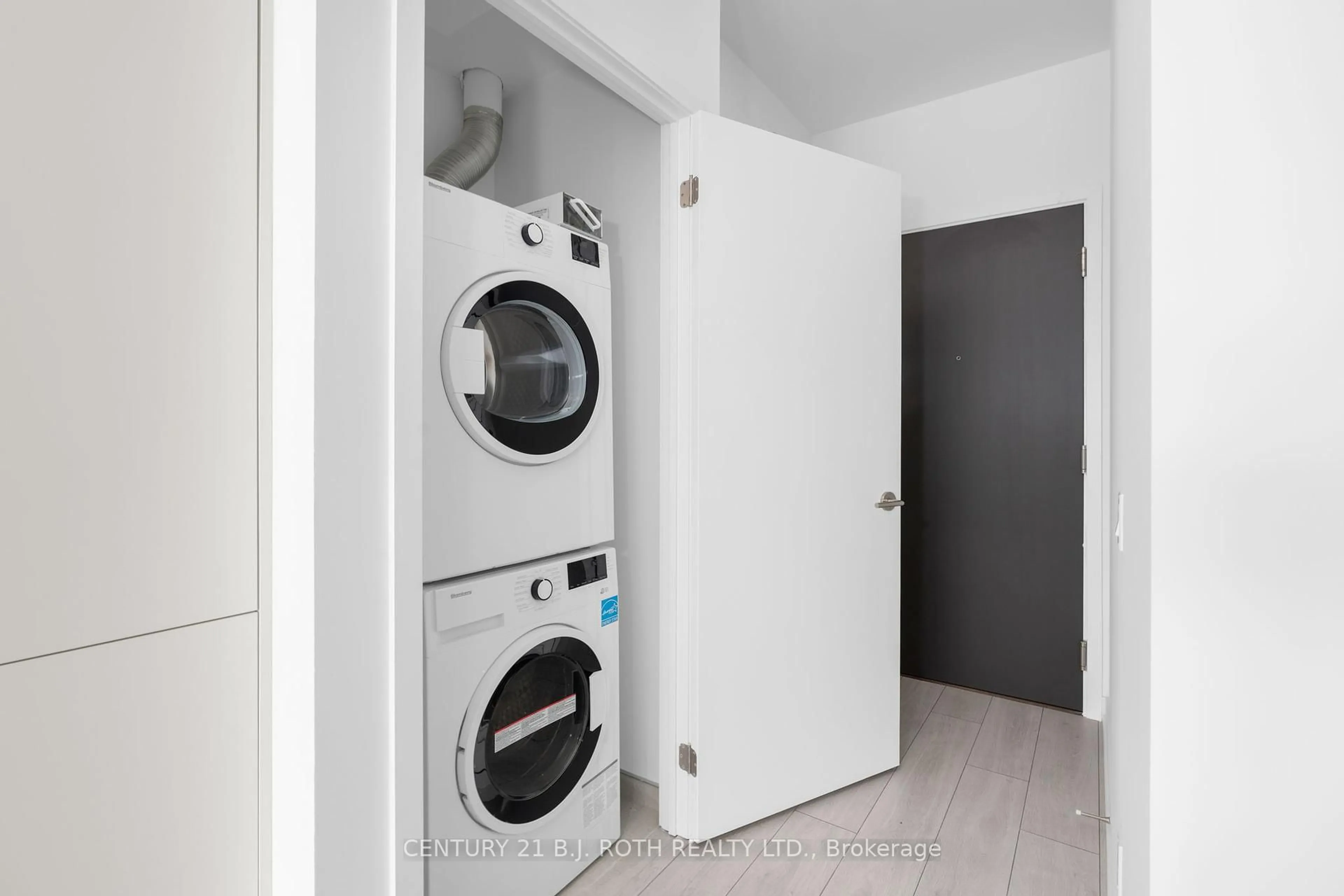 Laundry room for 39 Mary St #1909, Barrie Ontario L4N 1S9