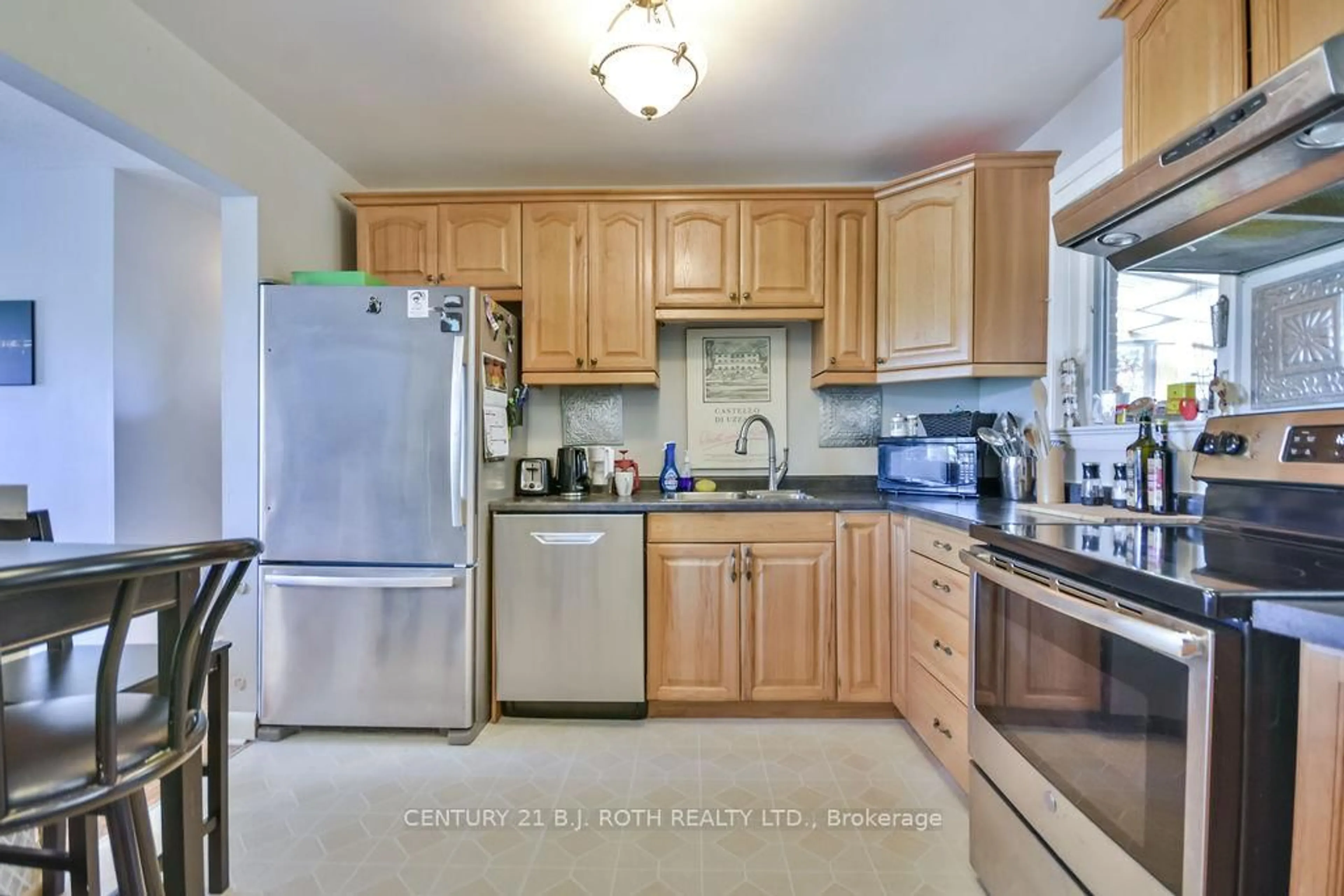 Standard kitchen, ceramic/tile floor for 63 Davidson St, Barrie Ontario L4M 3S2