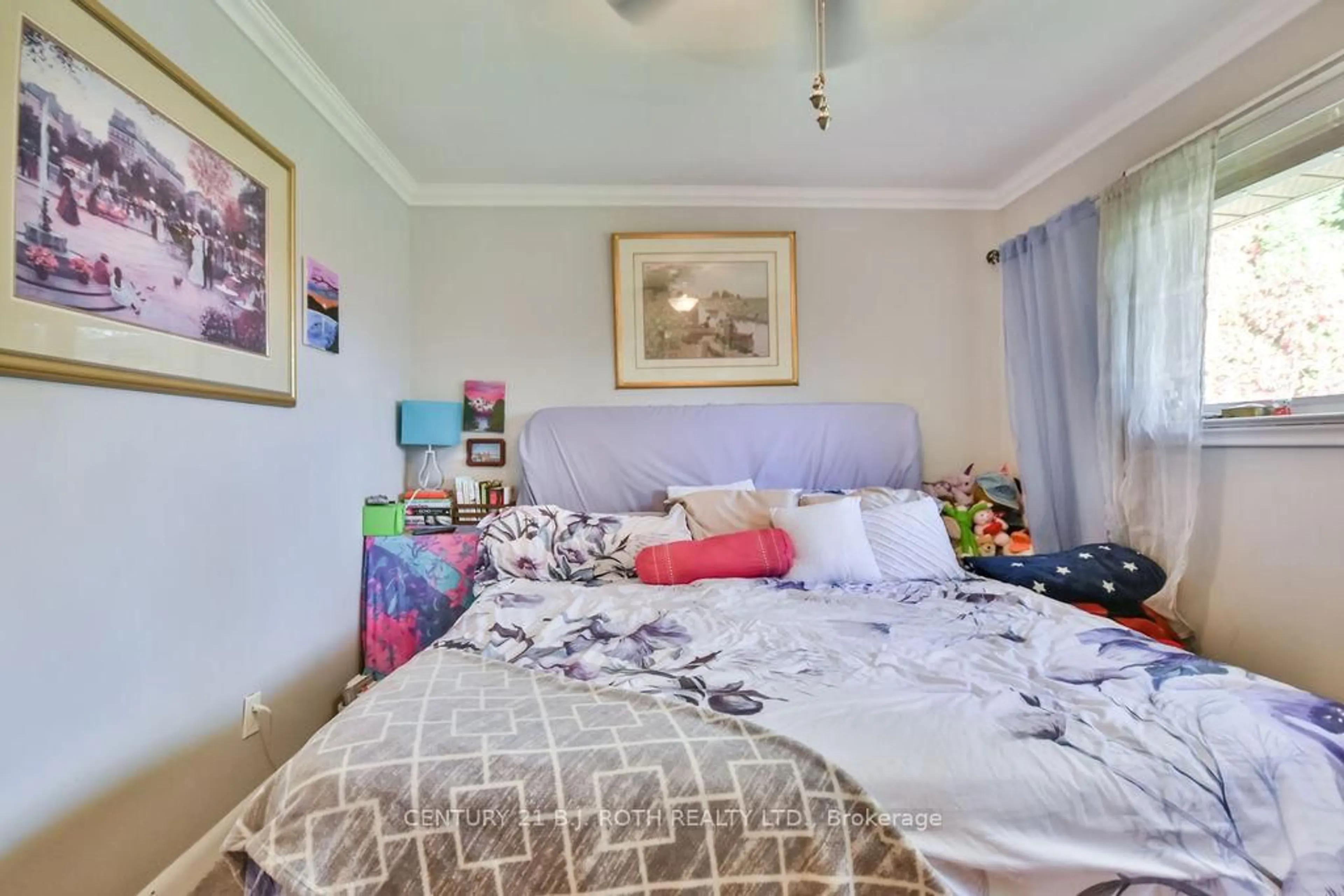 A pic of a room for 63 Davidson St, Barrie Ontario L4M 3S2