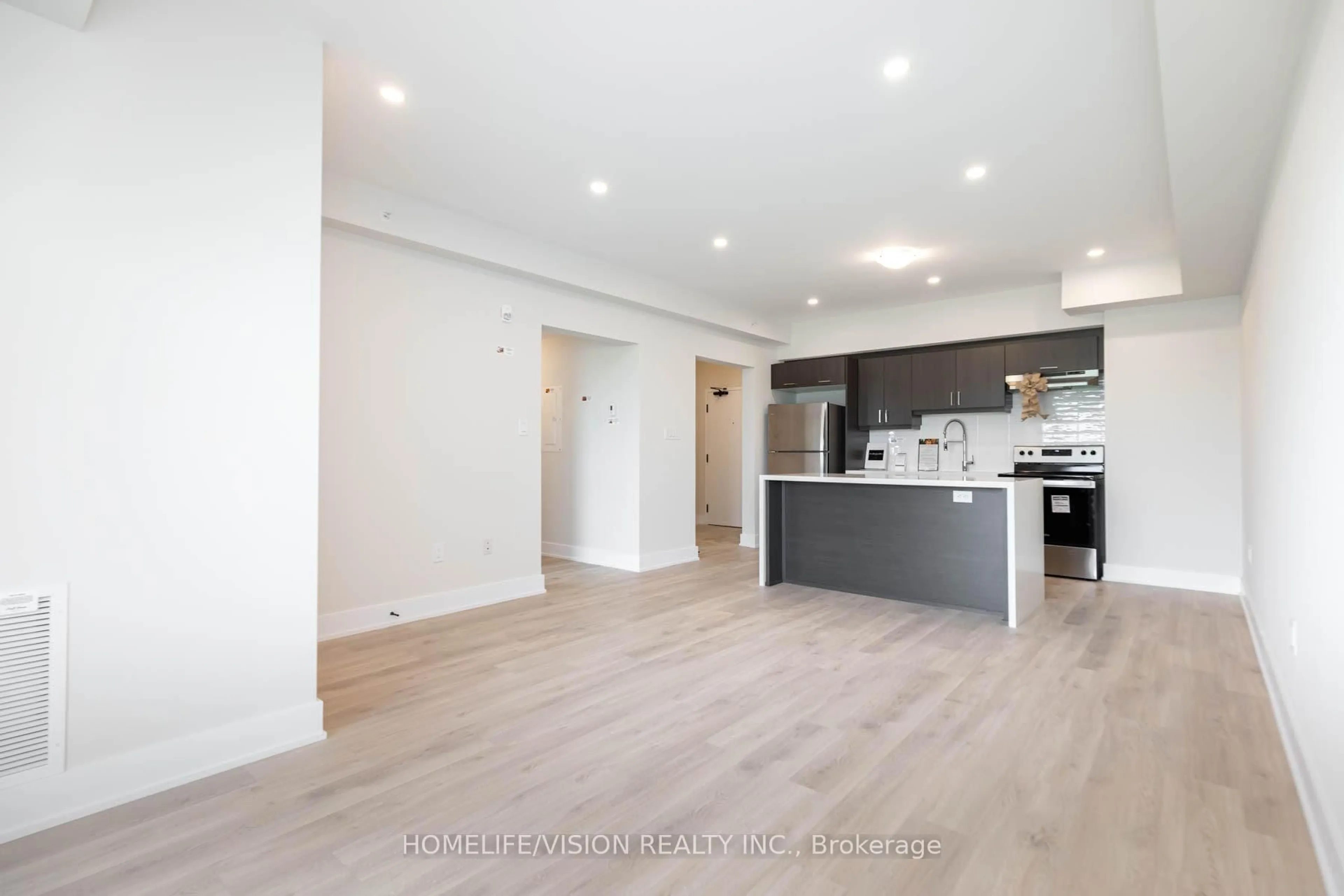 Open concept kitchen, wood/laminate floor for 1 Chef Lane #312, Barrie Ontario L9J 0T1