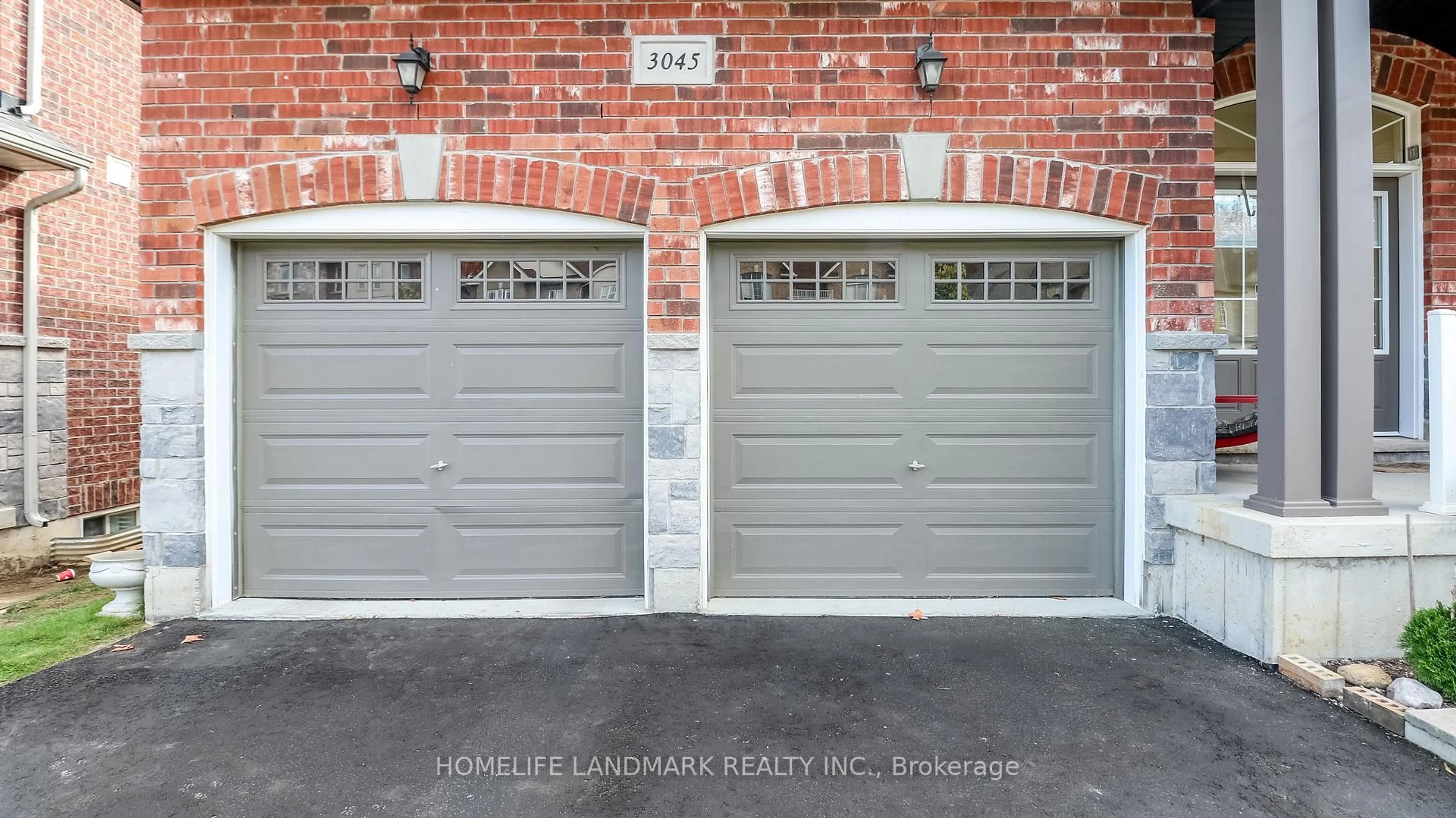 Indoor garage for 3045 Monarch Dr, Orillia Ontario L3V 8K3