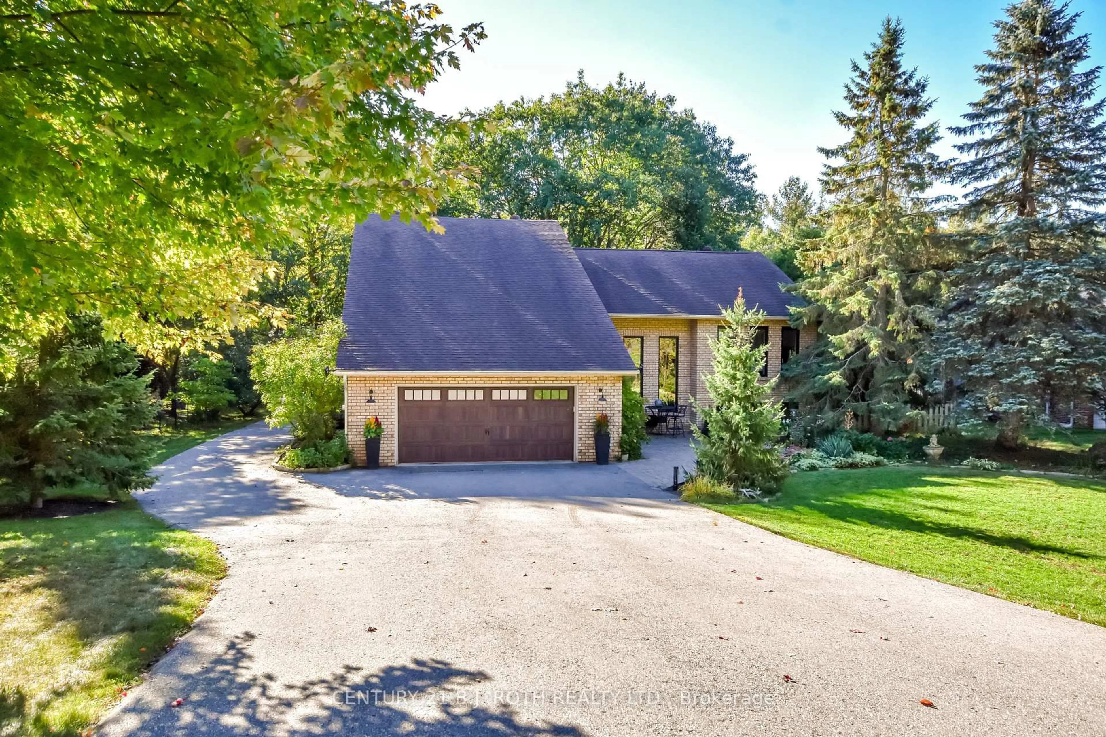 Home with brick exterior material, street for 39 Jodies Lane, Springwater Ontario L9X 0M4