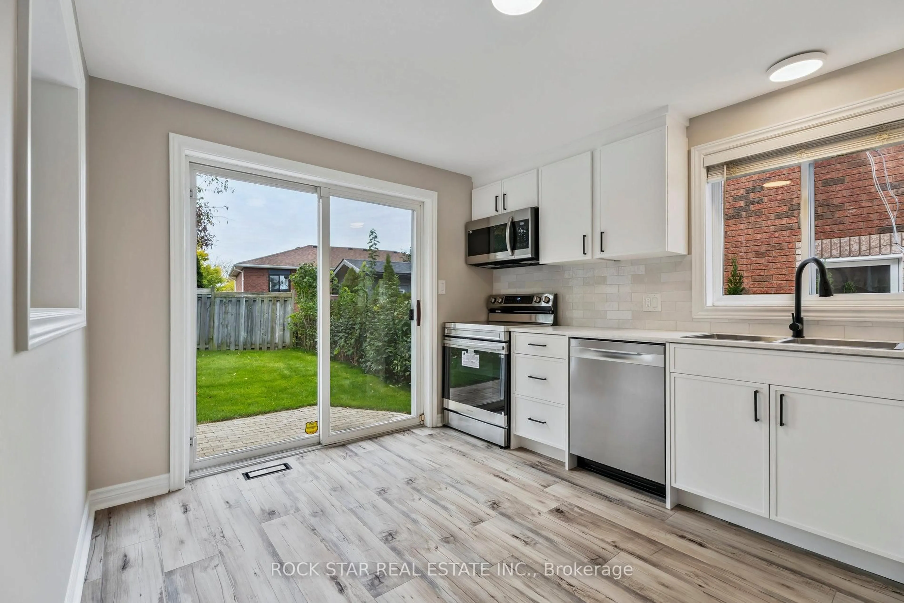 Open concept kitchen, unknown for 8 Ginger Dr, Barrie Ontario L4N 9Z2
