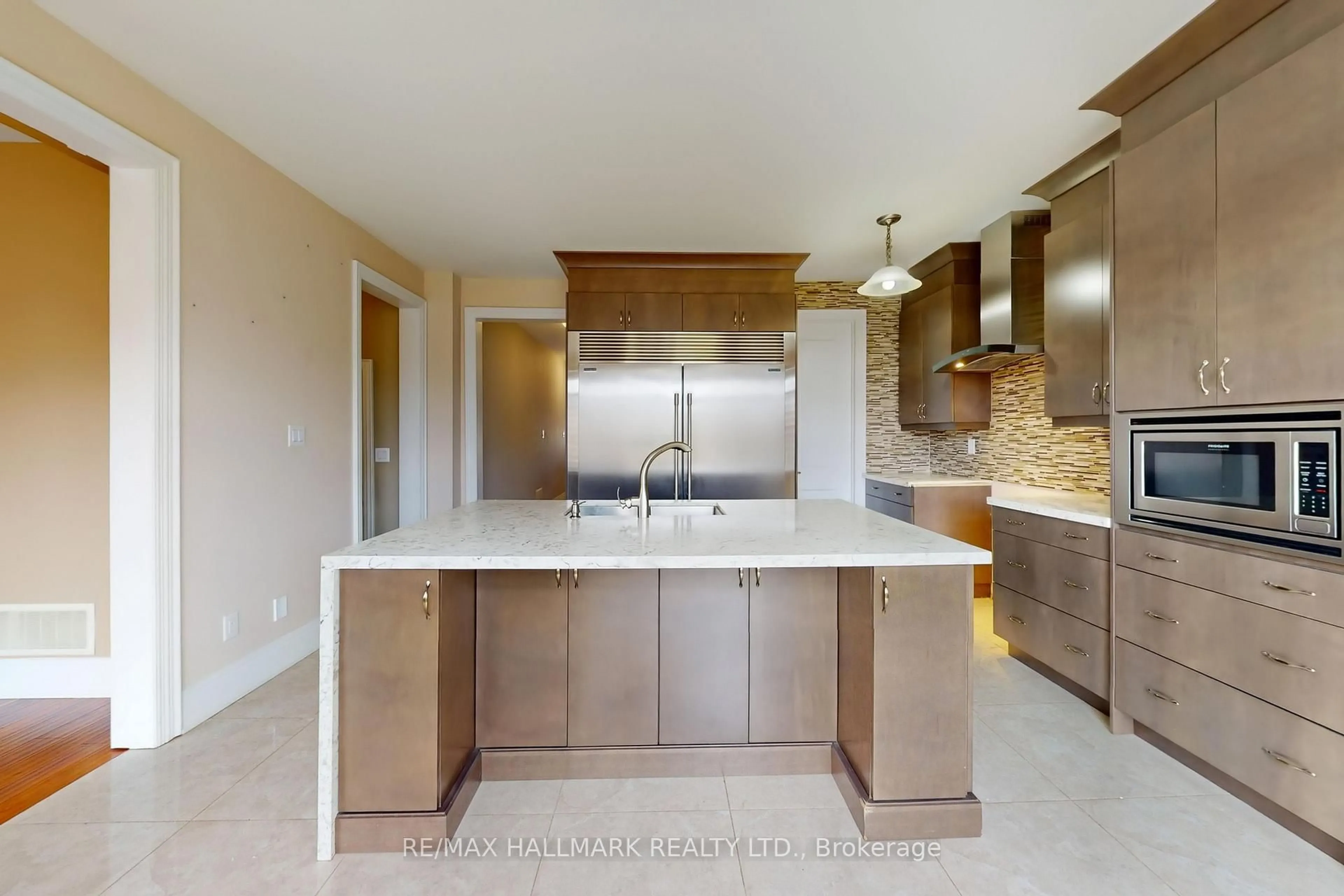 Contemporary kitchen, ceramic/tile floor for 61 McIsaac Dr, Springwater Ontario L4M 4S4