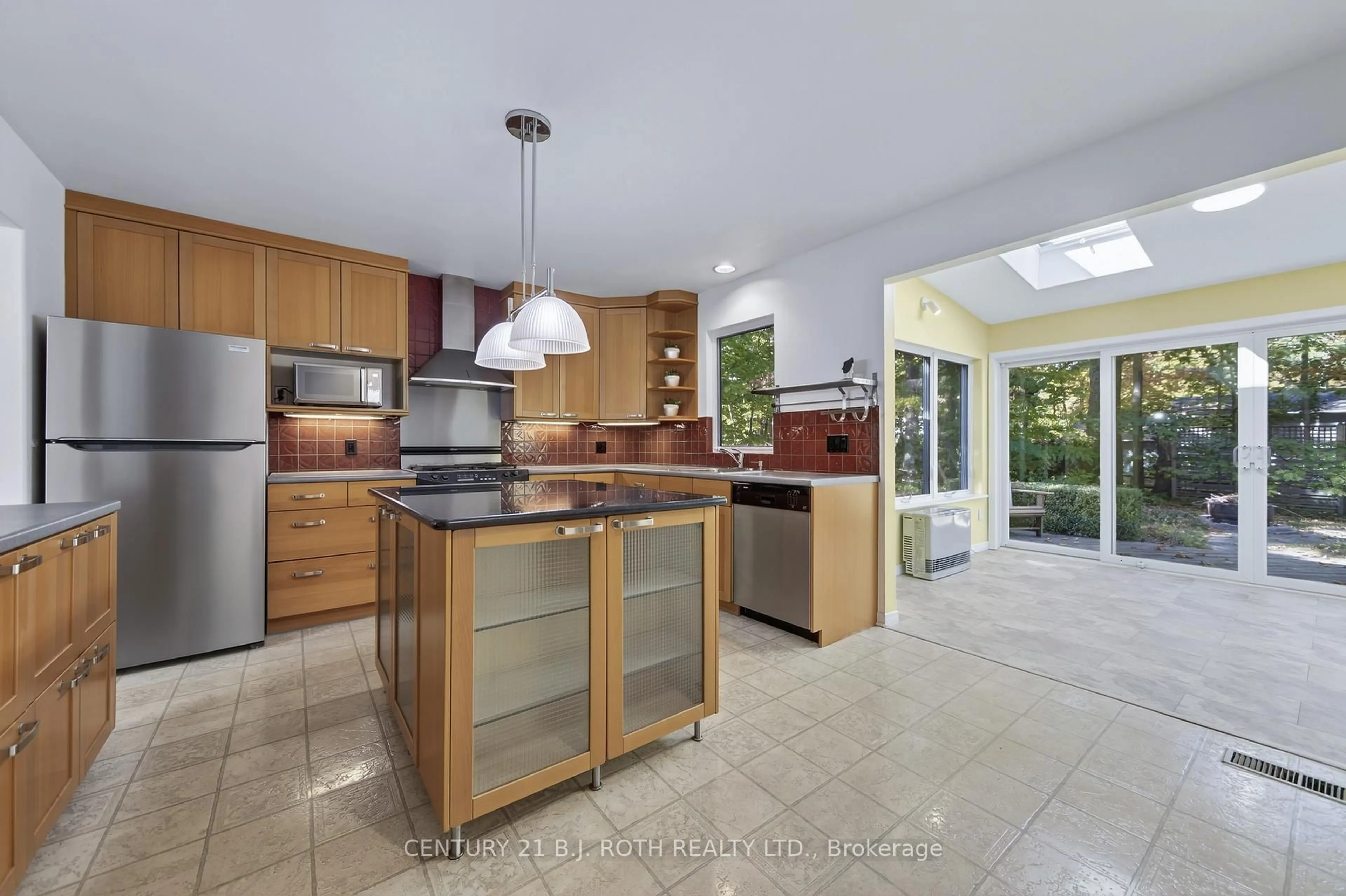 Open concept kitchen, ceramic/tile floor for 1890 Kensington Pl, Severn Ontario L3V 7J9