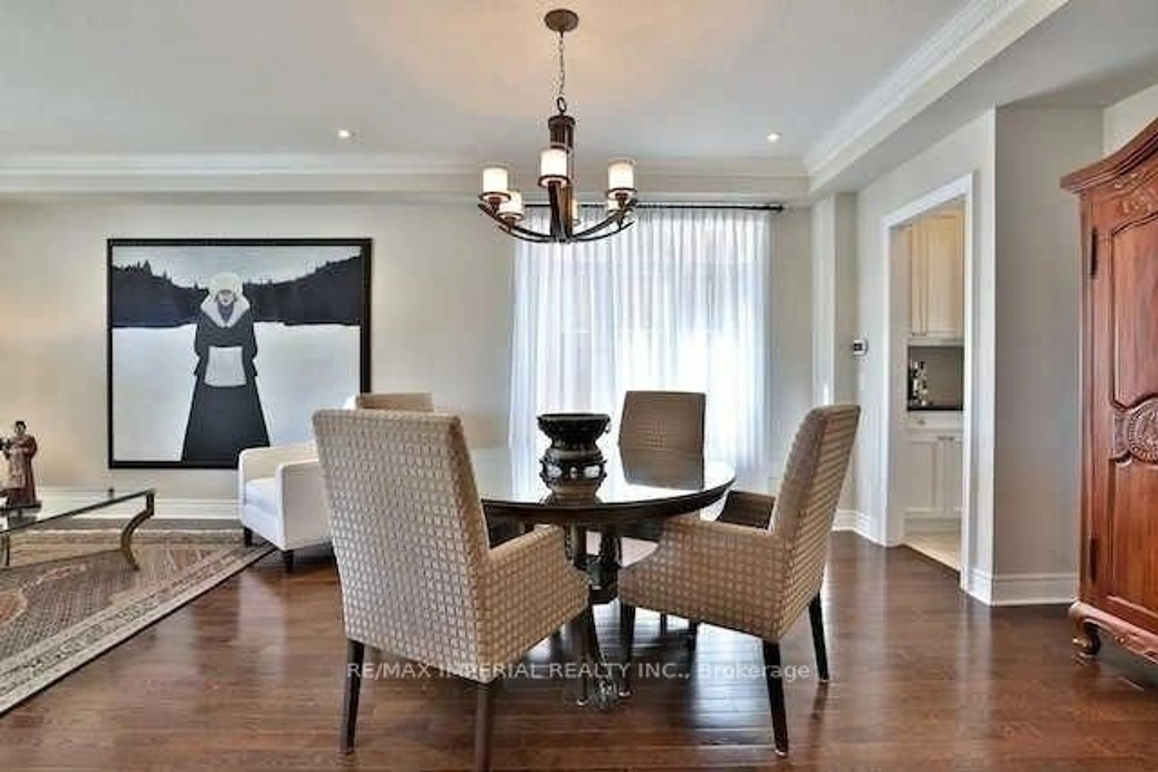 Dining room, wood/laminate floor for 4 Plunkett Crt, Barrie Ontario L4N 6M3