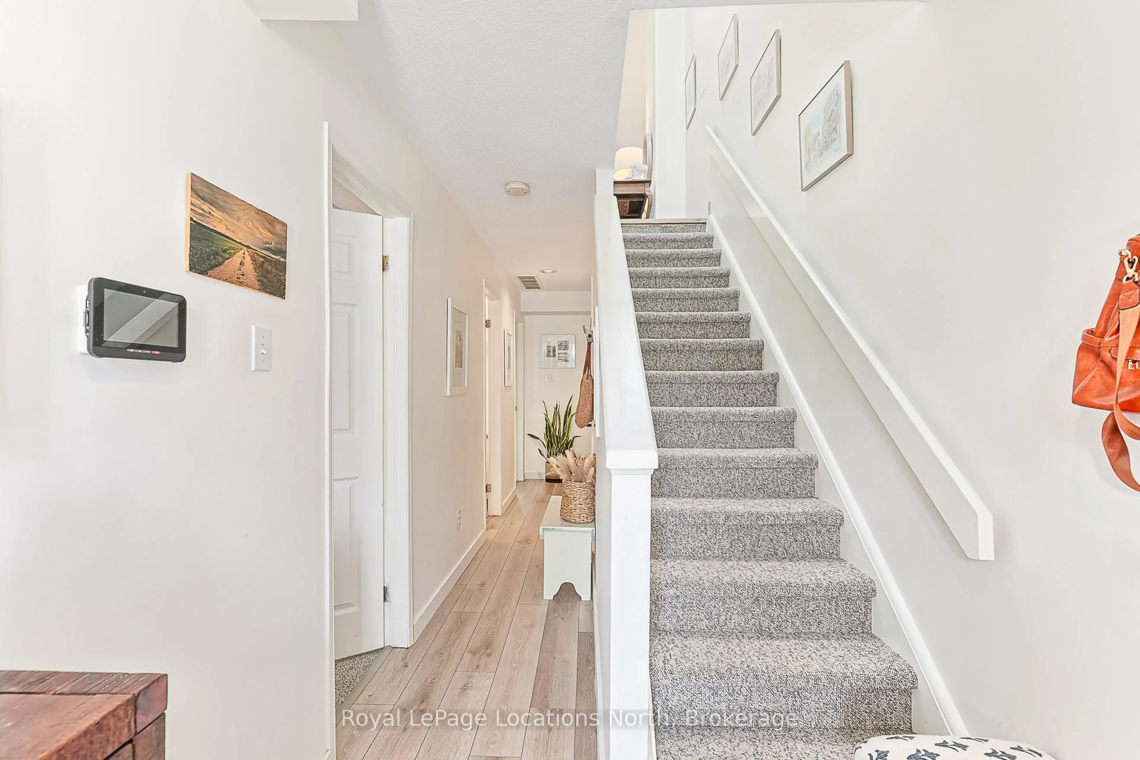 Indoor entryway for 5 Harbour St #13, Collingwood Ontario L9Y 5C5