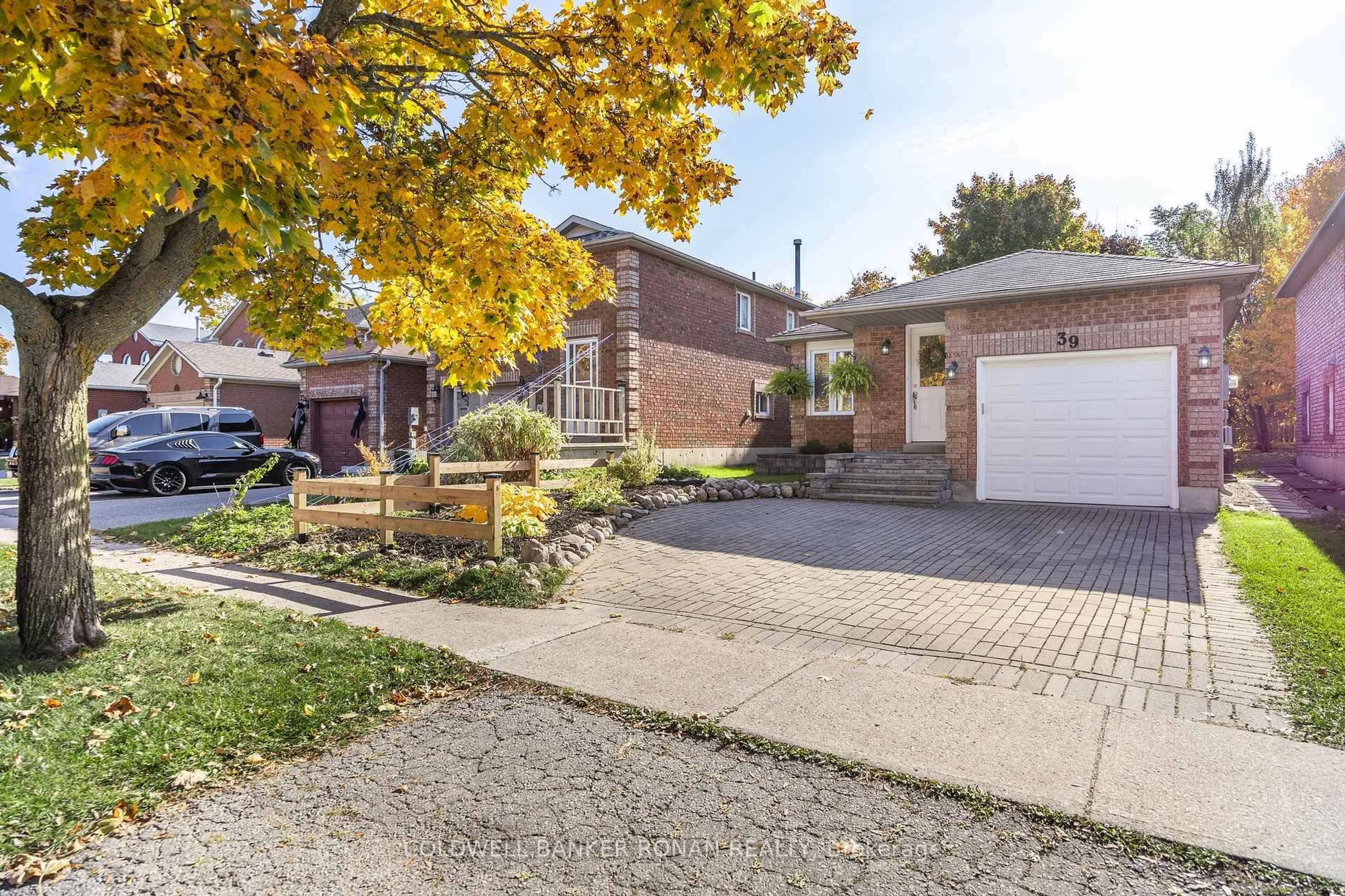 Home with brick exterior material, street for 39 Ferguson Dr, Barrie Ontario L4N 7B5