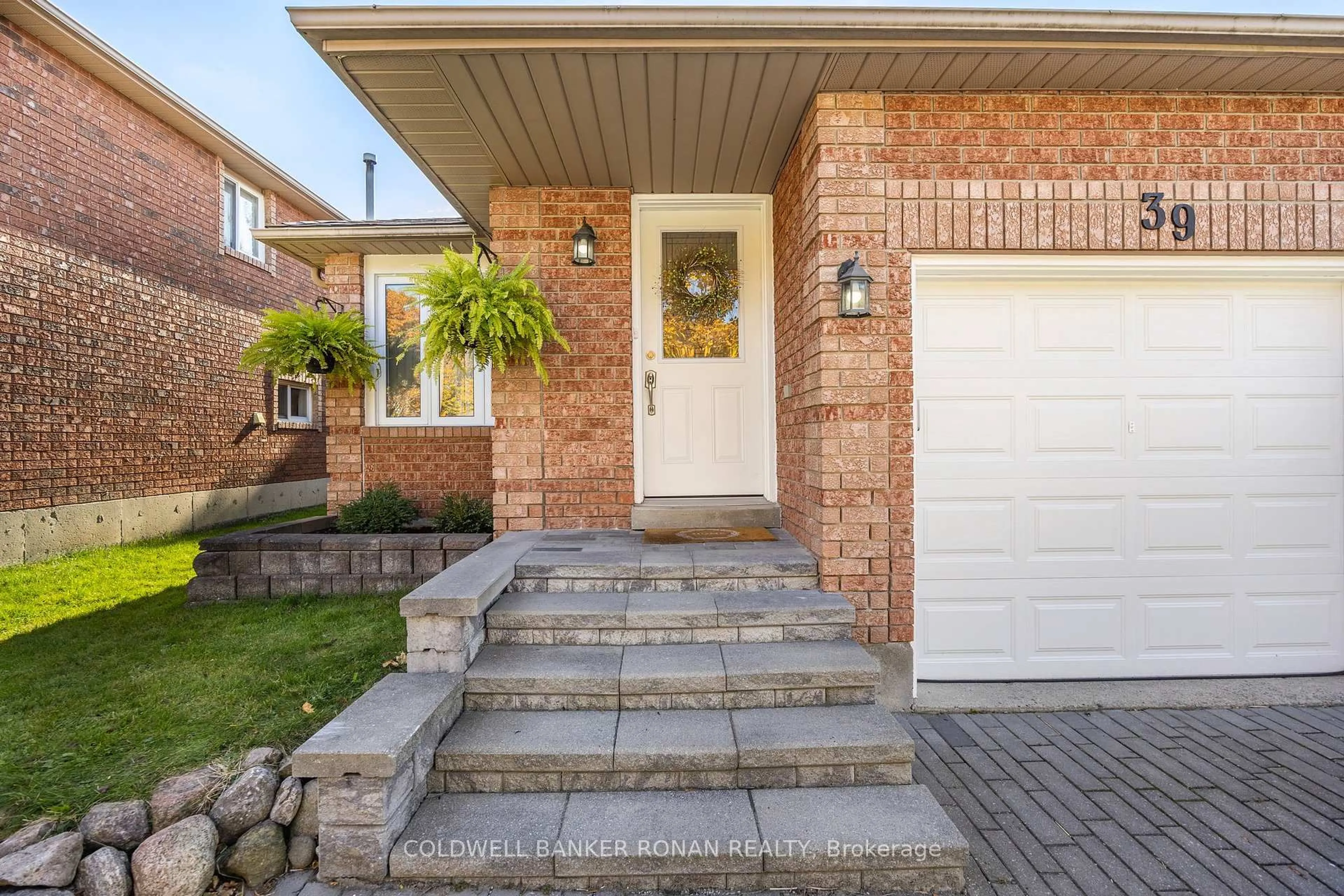 Home with brick exterior material, street for 39 Ferguson Dr, Barrie Ontario L4N 7B5