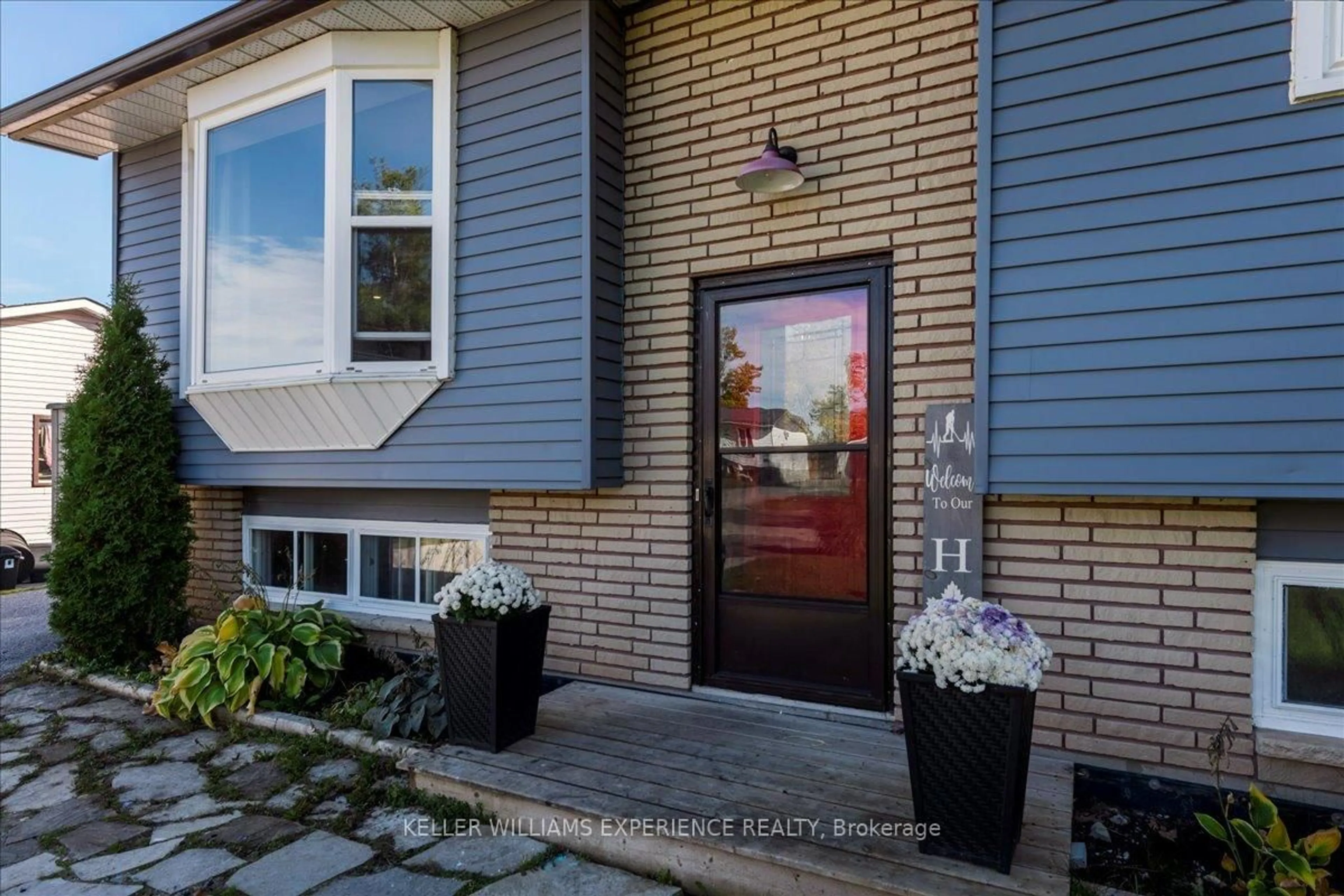Unknown for 35 Champlain Cres, Oro-Medonte Ontario L0K 1E0