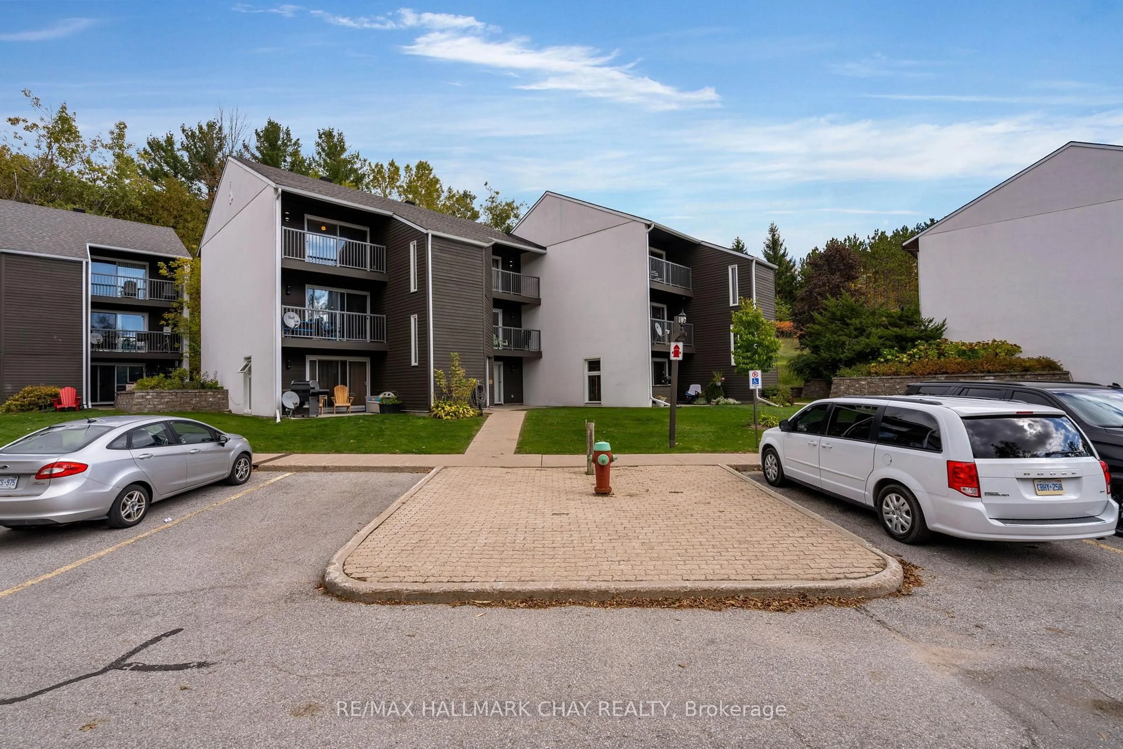 A pic from outside/outdoor area/front of a property/back of a property/a pic from drone, unknown for 1102 Horseshoe Valley Rd #308, Oro-Medonte Ontario L4M 4Y8