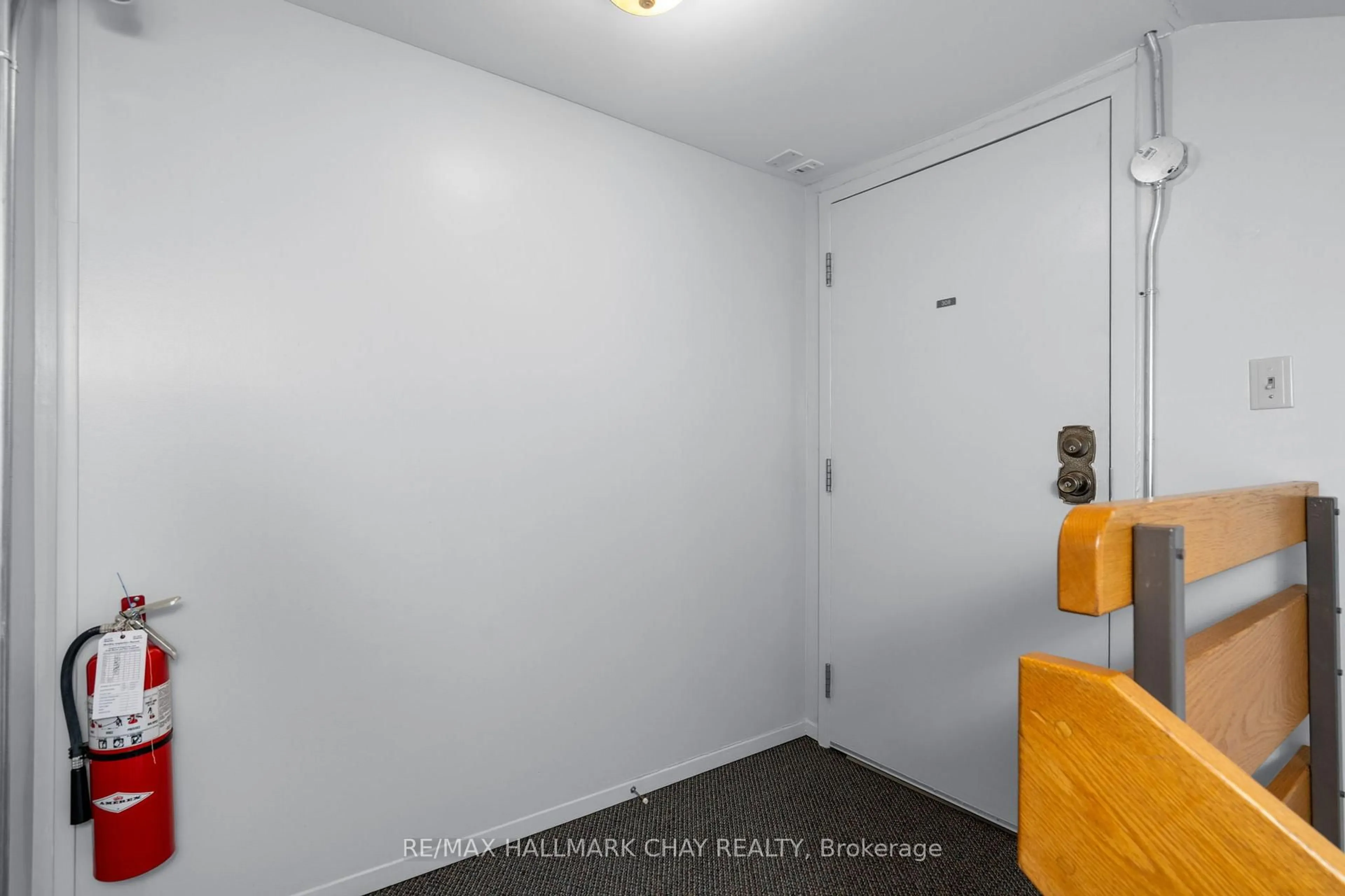 Indoor entryway for 1102 Horseshoe Valley Rd #308, Oro-Medonte Ontario L4M 4Y8