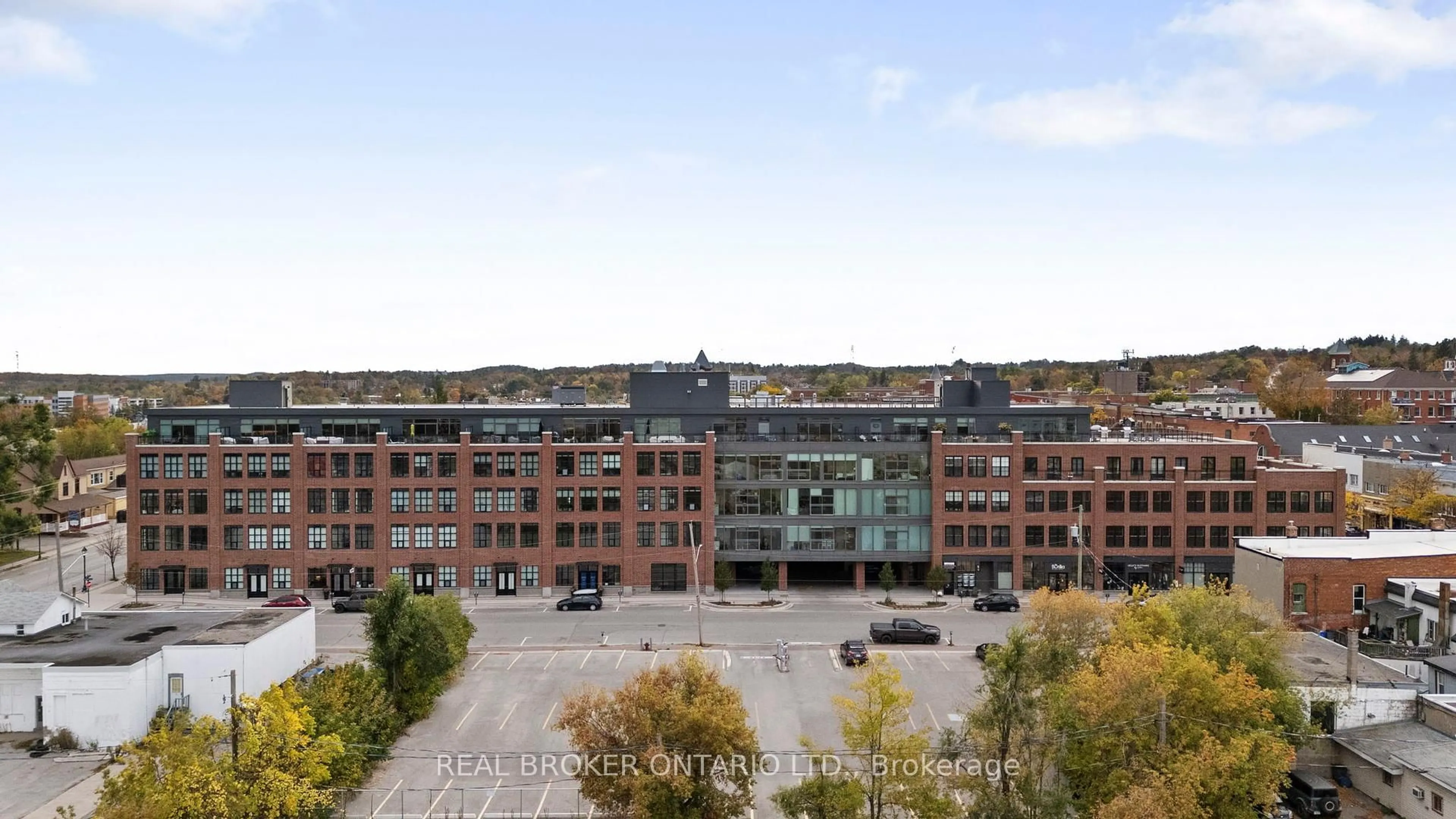 A pic from outside/outdoor area/front of a property/back of a property/a pic from drone, city buildings view from balcony for 21 Matchedash St #321, Orillia Ontario L3V 4W4
