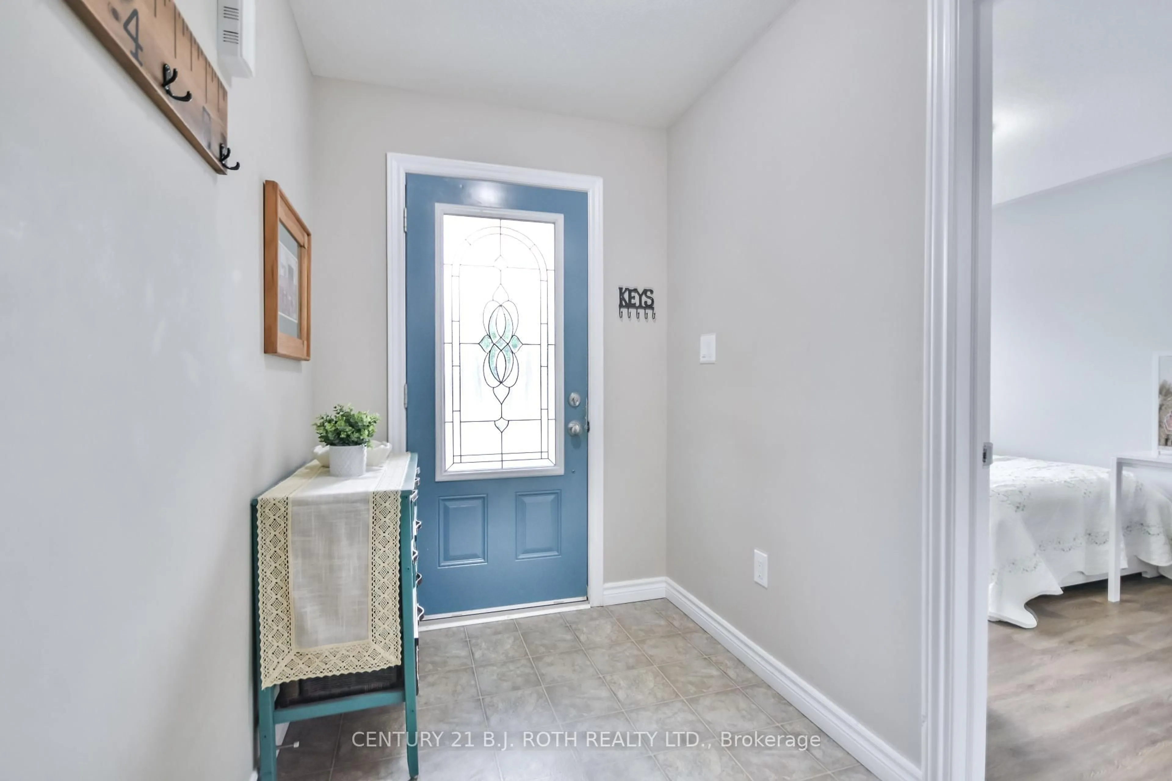 Indoor entryway for 91 Lucy Lane, Orillia Ontario L3V 7A8