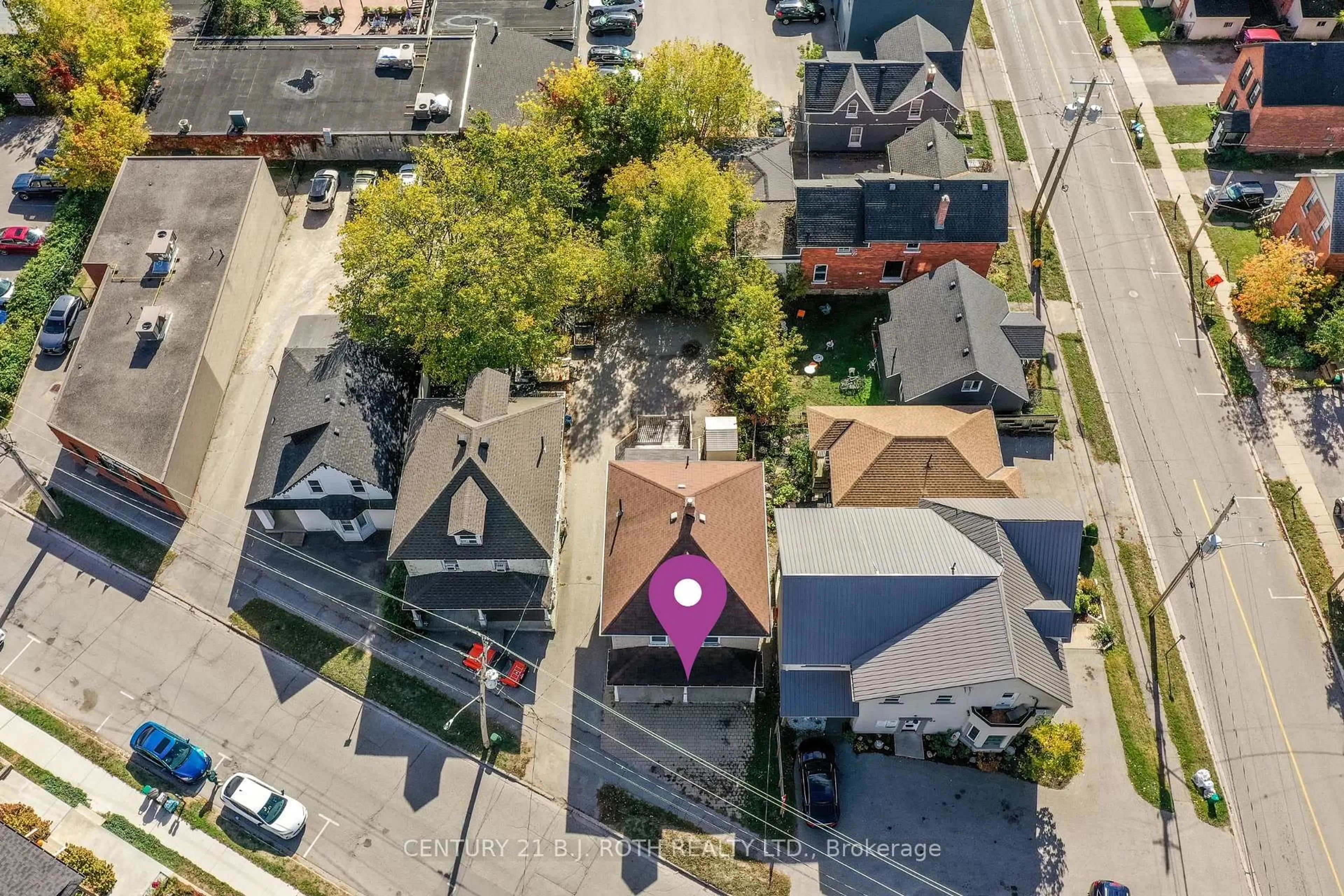 A pic from outside/outdoor area/front of a property/back of a property/a pic from drone, street for 67 Nottawasaga St, Orillia Ontario L3V 3J5