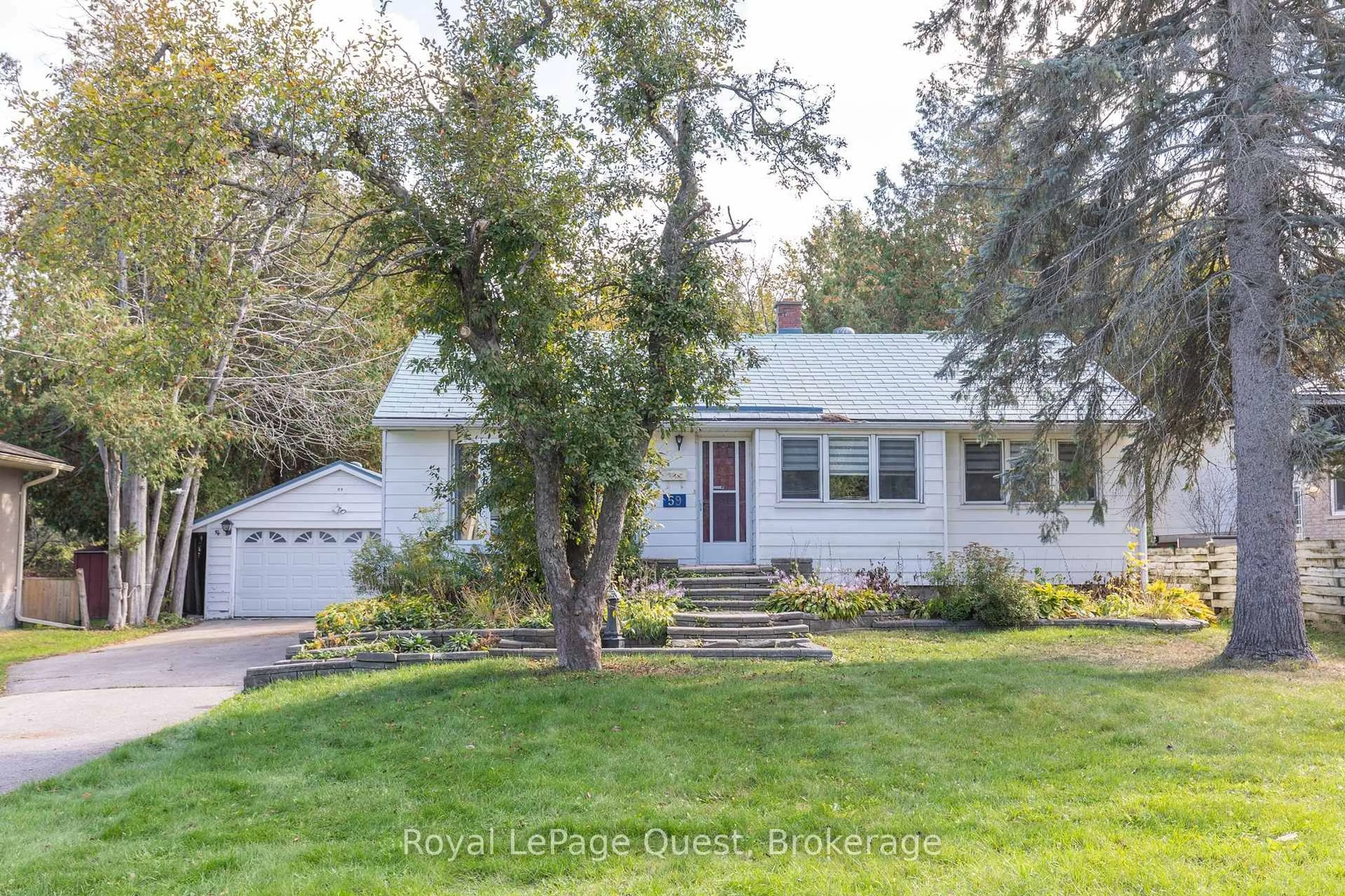 Home with vinyl exterior material, street for 59 FITTONS Rd, Orillia Ontario L3V 2J2