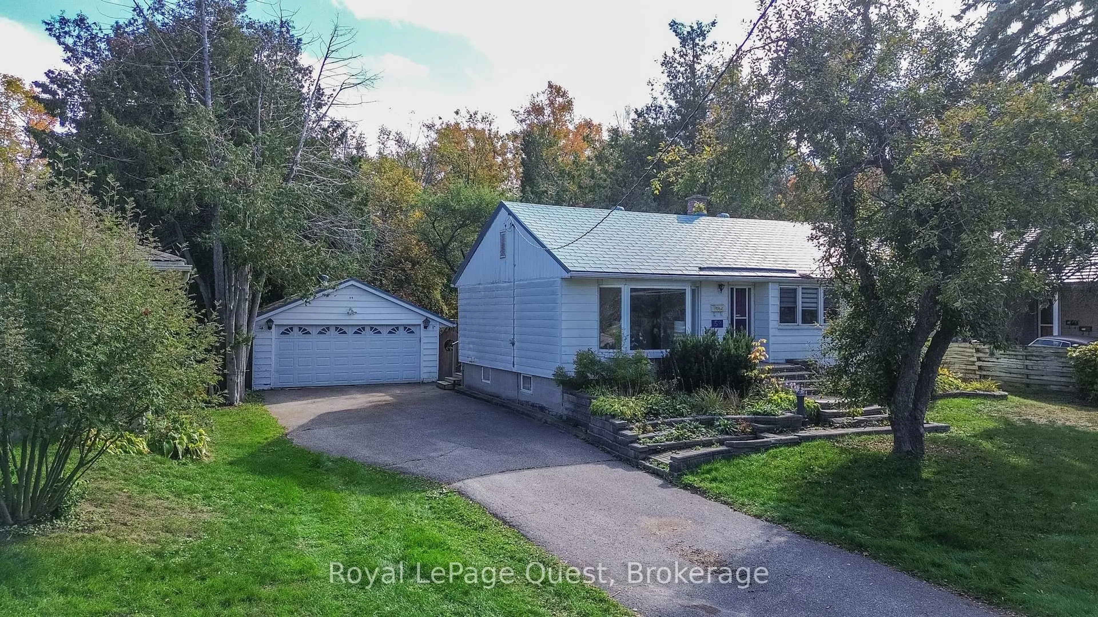 A pic from outside/outdoor area/front of a property/back of a property/a pic from drone, street for 59 FITTONS Rd, Orillia Ontario L3V 2J2