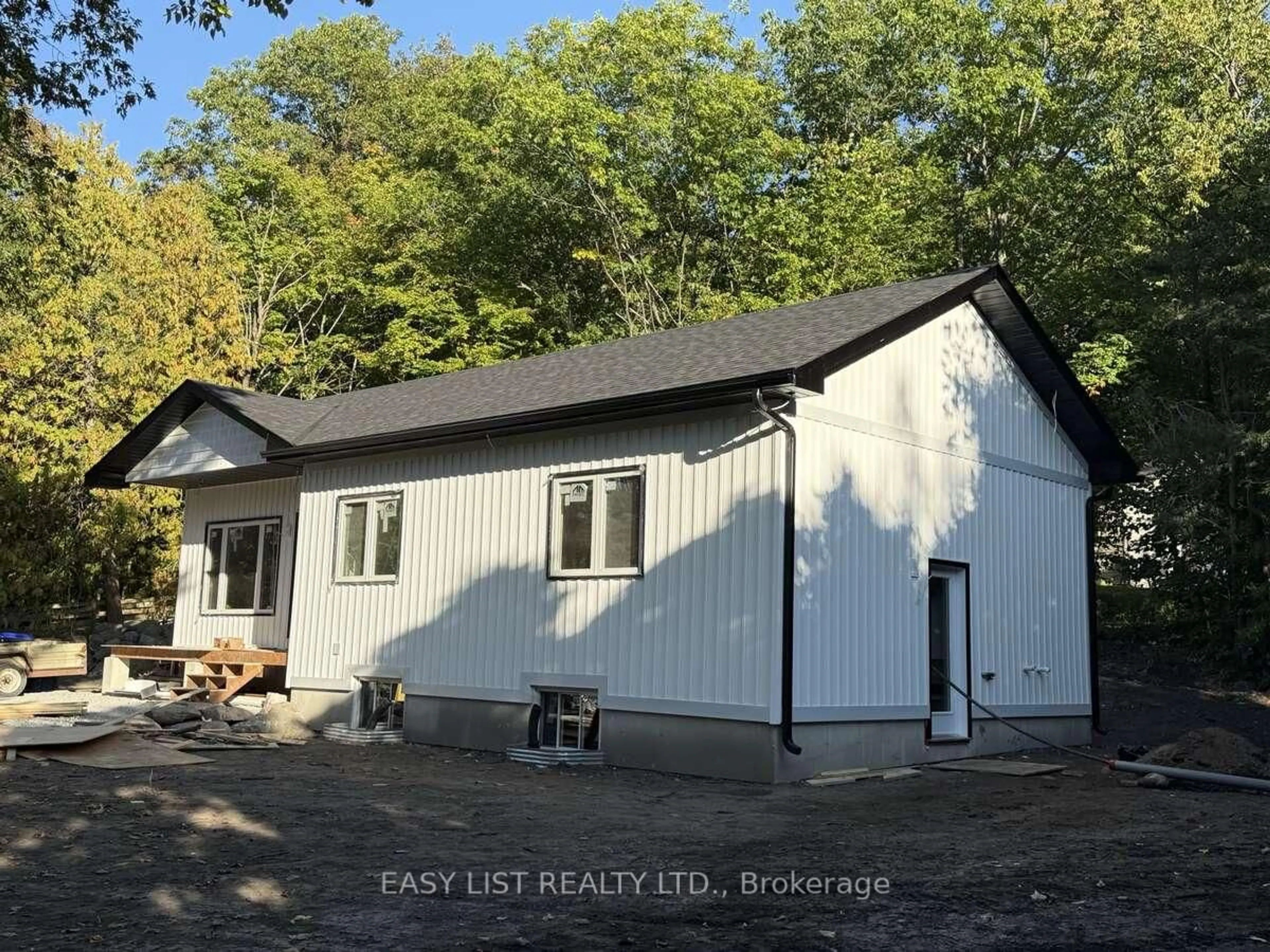 A pic from outside/outdoor area/front of a property/back of a property/a pic from drone, building for 187 Albin Rd, Tay Ontario L0K 2C0