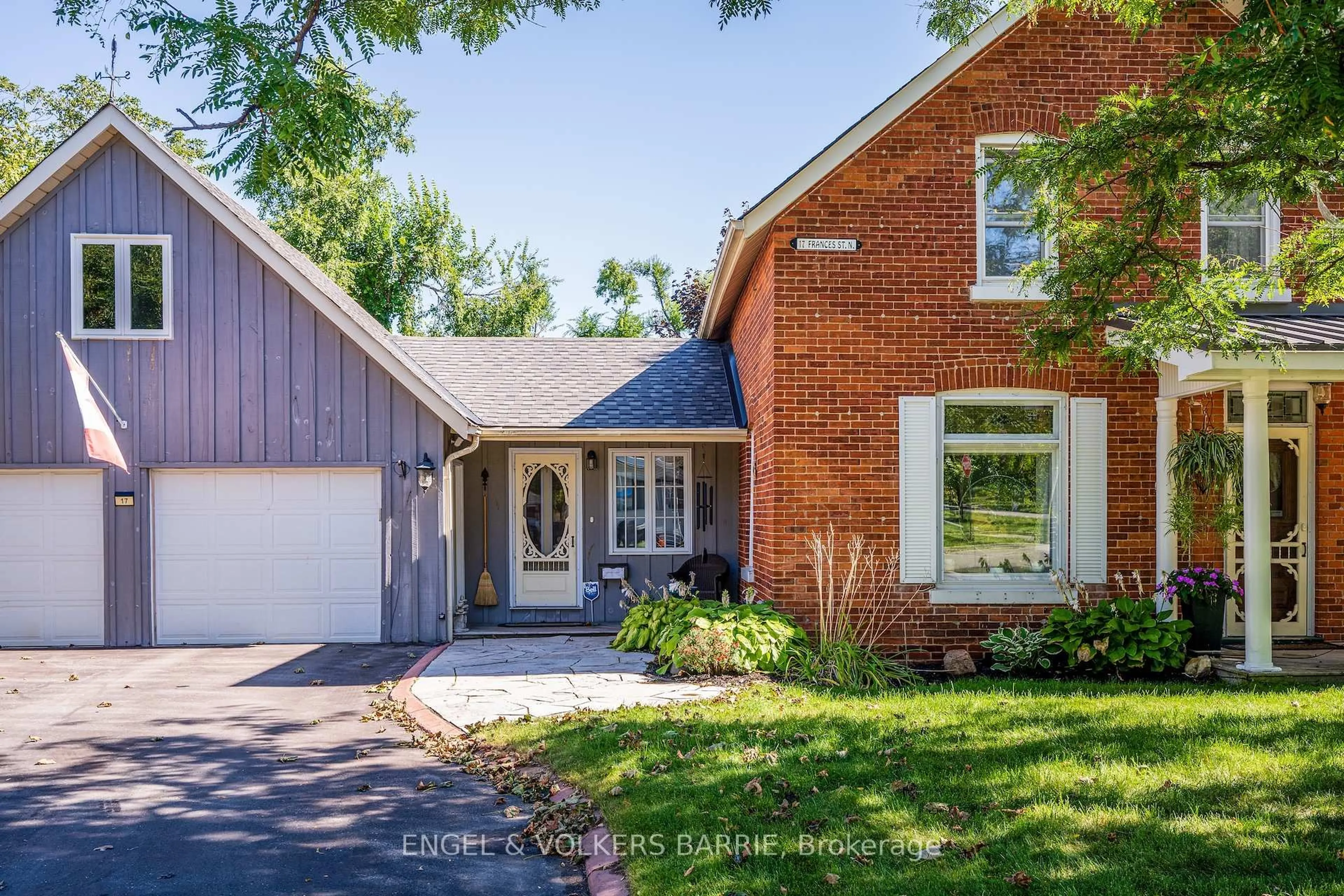 Home with brick exterior material, street for 17 Frances St, Barrie Ontario L4N 1Z3