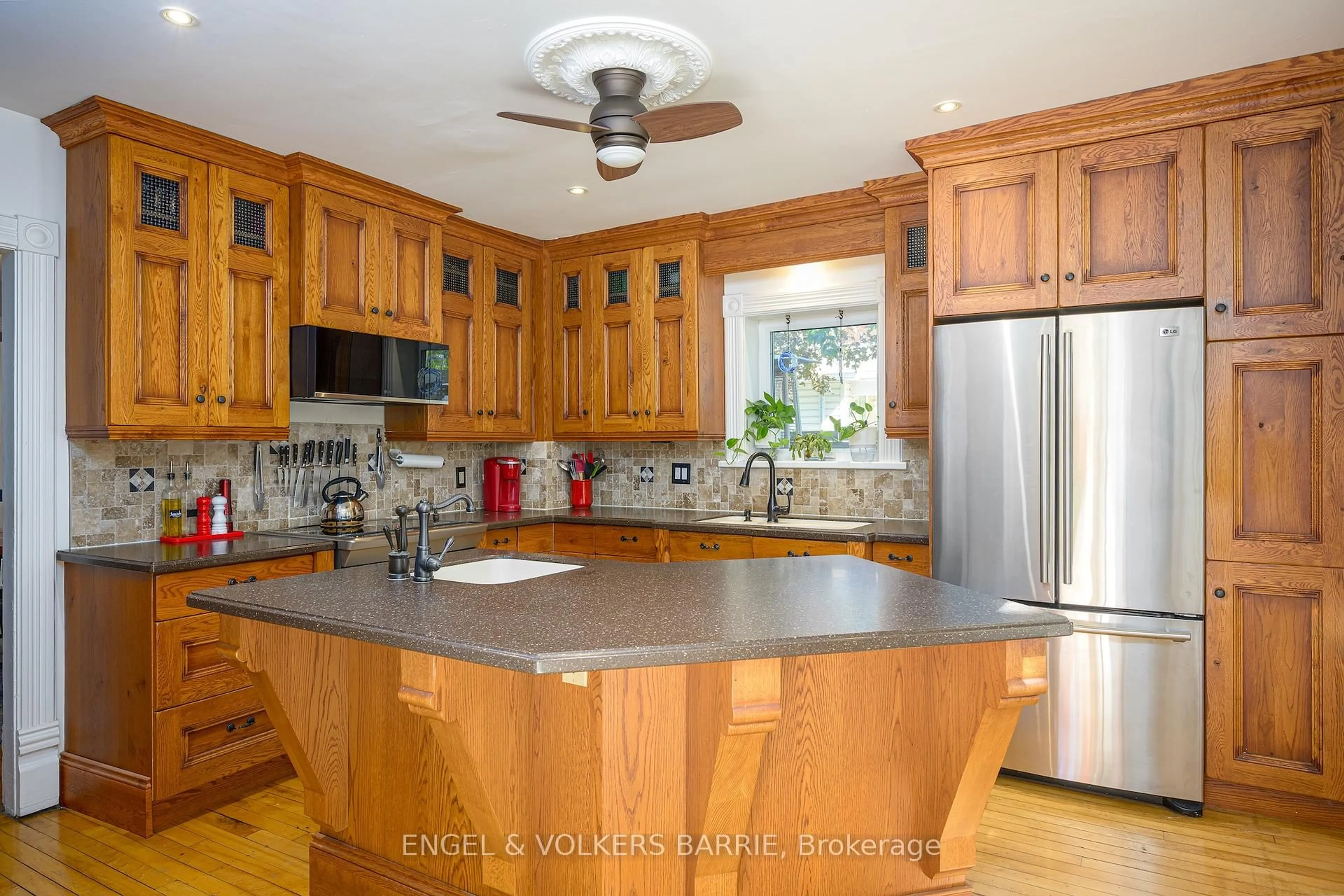 Open concept kitchen, unknown for 17 Frances St, Barrie Ontario L4N 1Z3