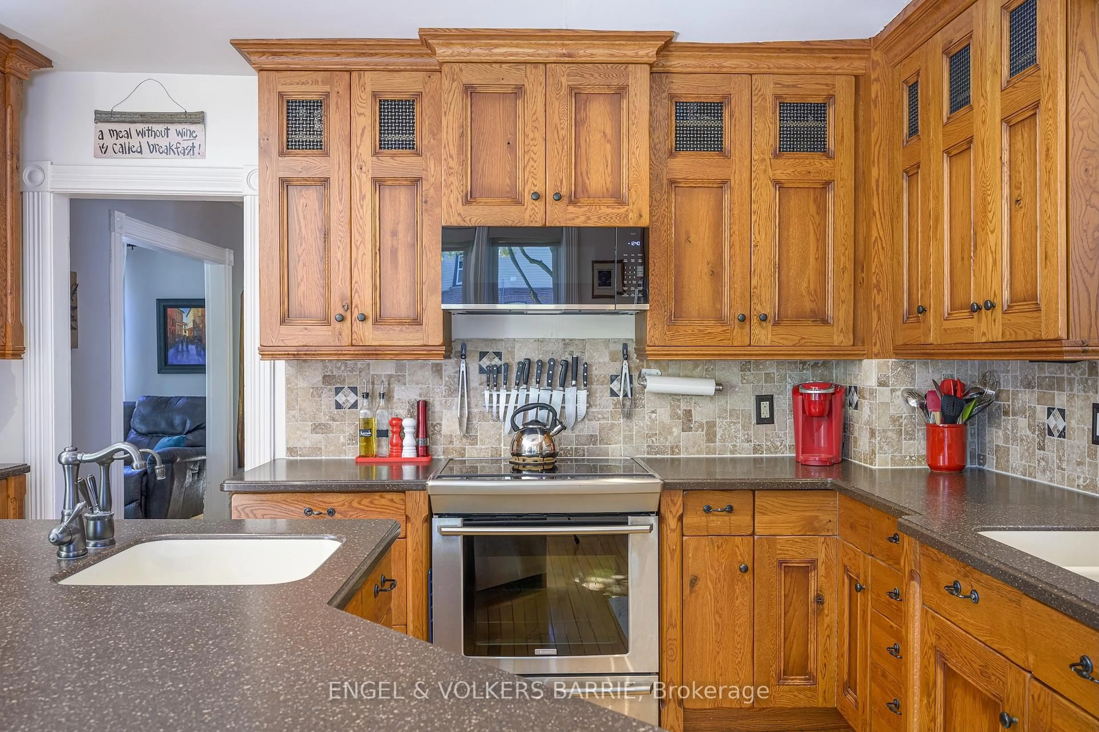 Unknown for 17 Frances St, Barrie Ontario L4N 1Z3