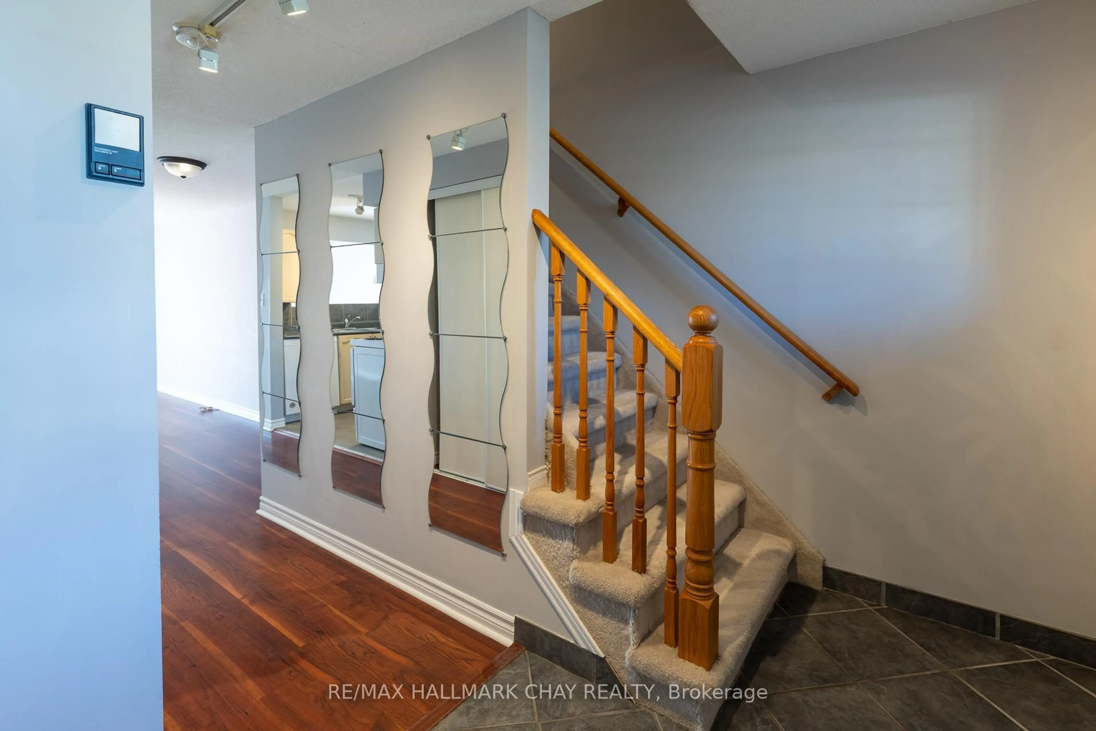 Indoor foyer for 23 Srigley St, Barrie Ontario L4N 0L9
