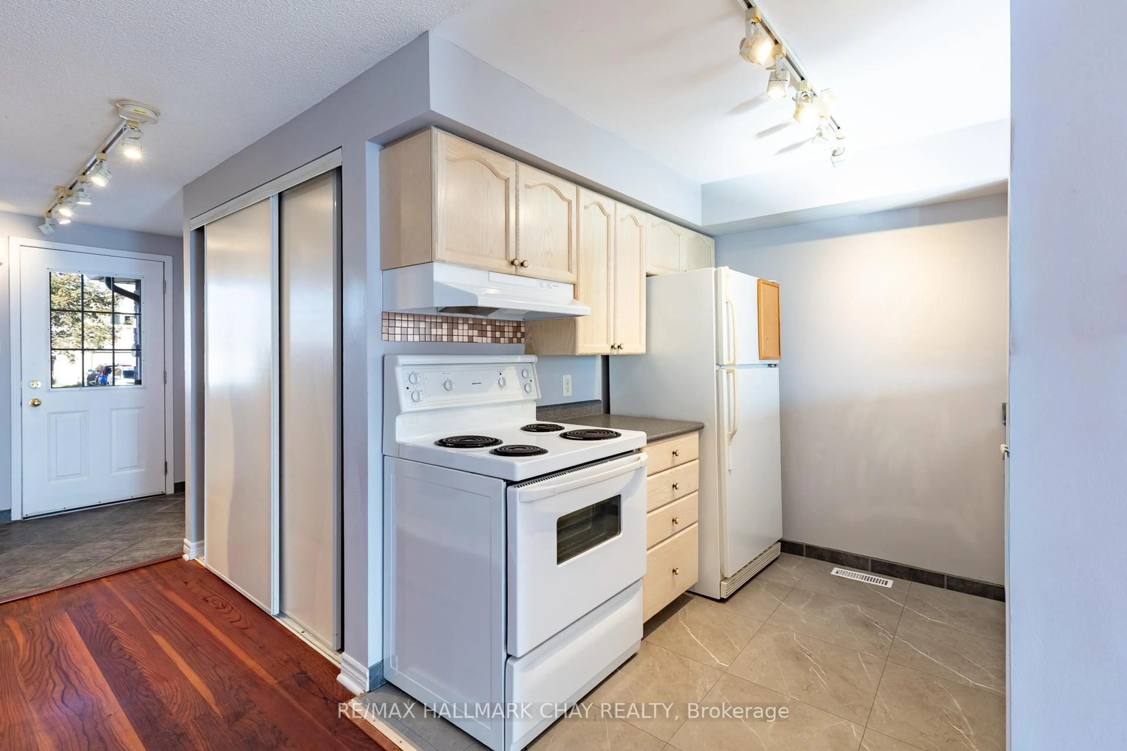 Standard kitchen, unknown for 23 Srigley St, Barrie Ontario L4N 0L9