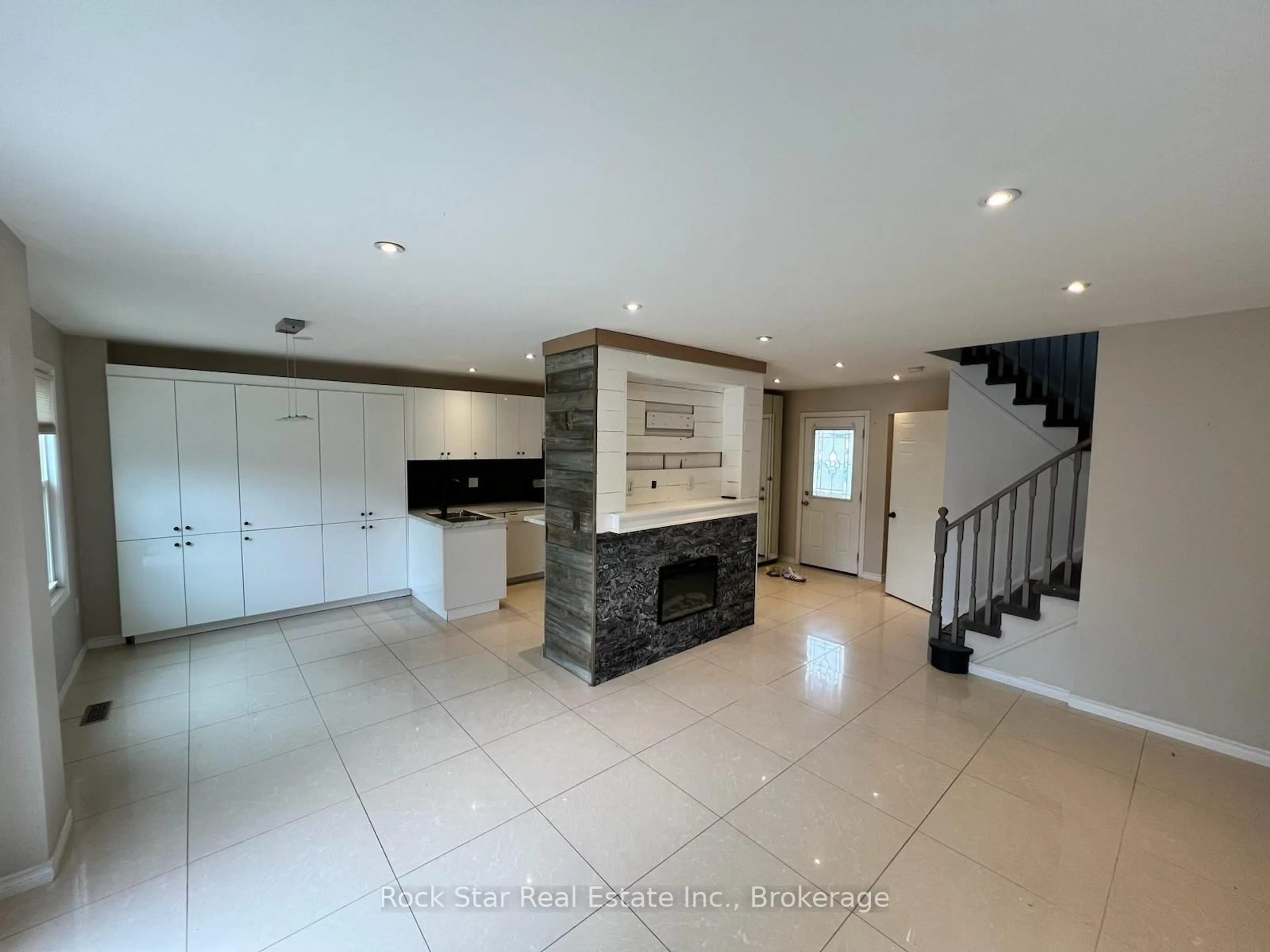 Unknown for 27 Delaney Cres, Barrie Ontario L4N 7C3
