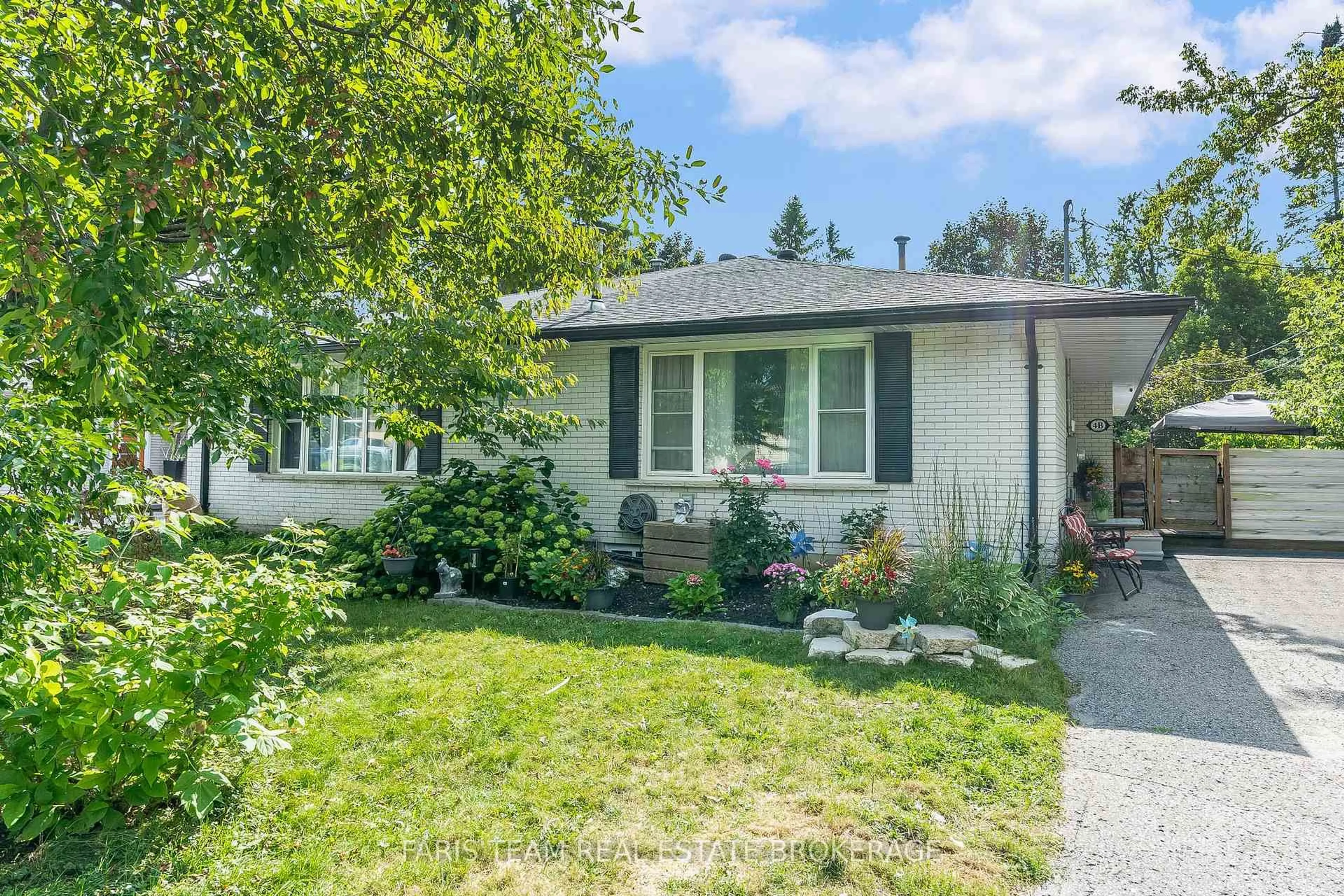 Unknown for 4B Oak St, Barrie Ontario L4M 3T8