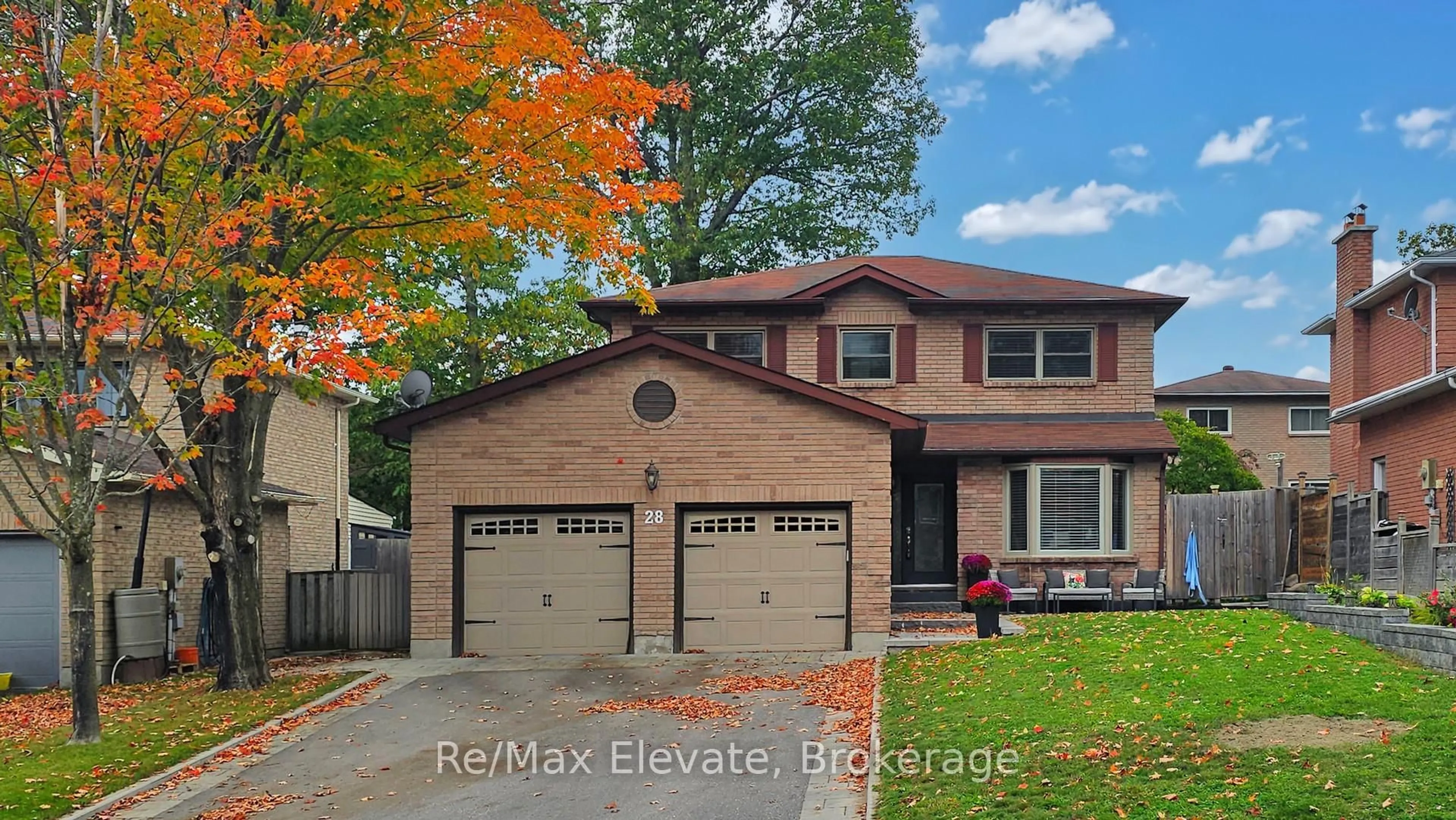 Home with brick exterior material, street for 28 Kenny Cres, Barrie Ontario L4N 6E1