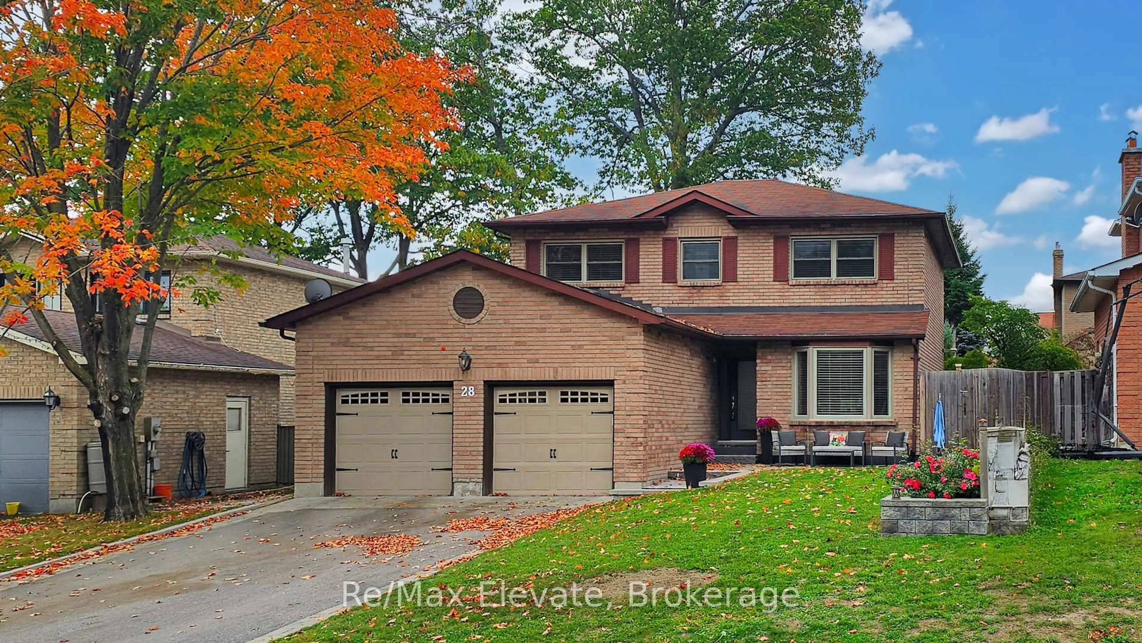 Home with brick exterior material, street for 28 Kenny Cres, Barrie Ontario L4N 6E1
