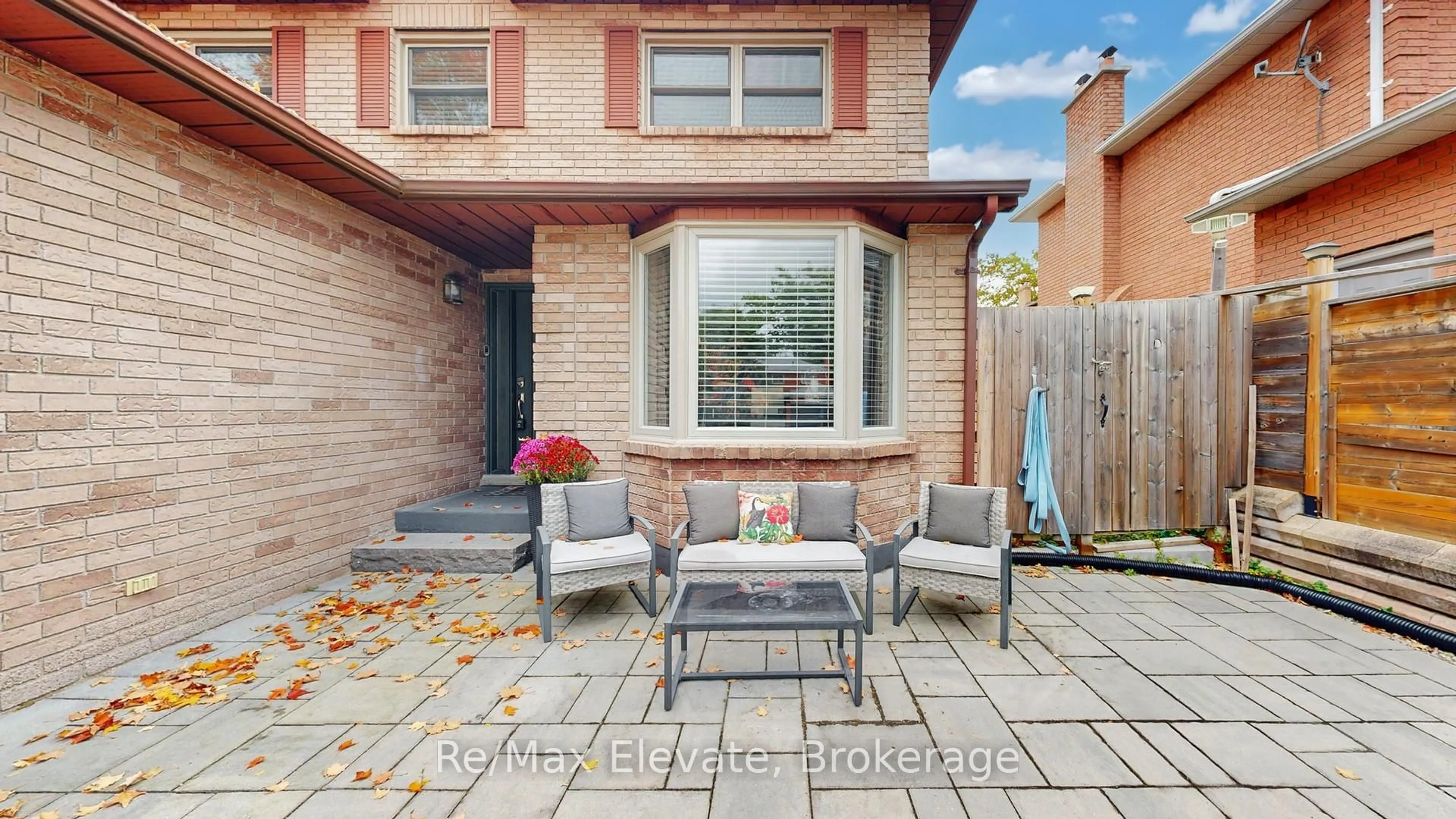 Patio, street for 28 Kenny Cres, Barrie Ontario L4N 6E1