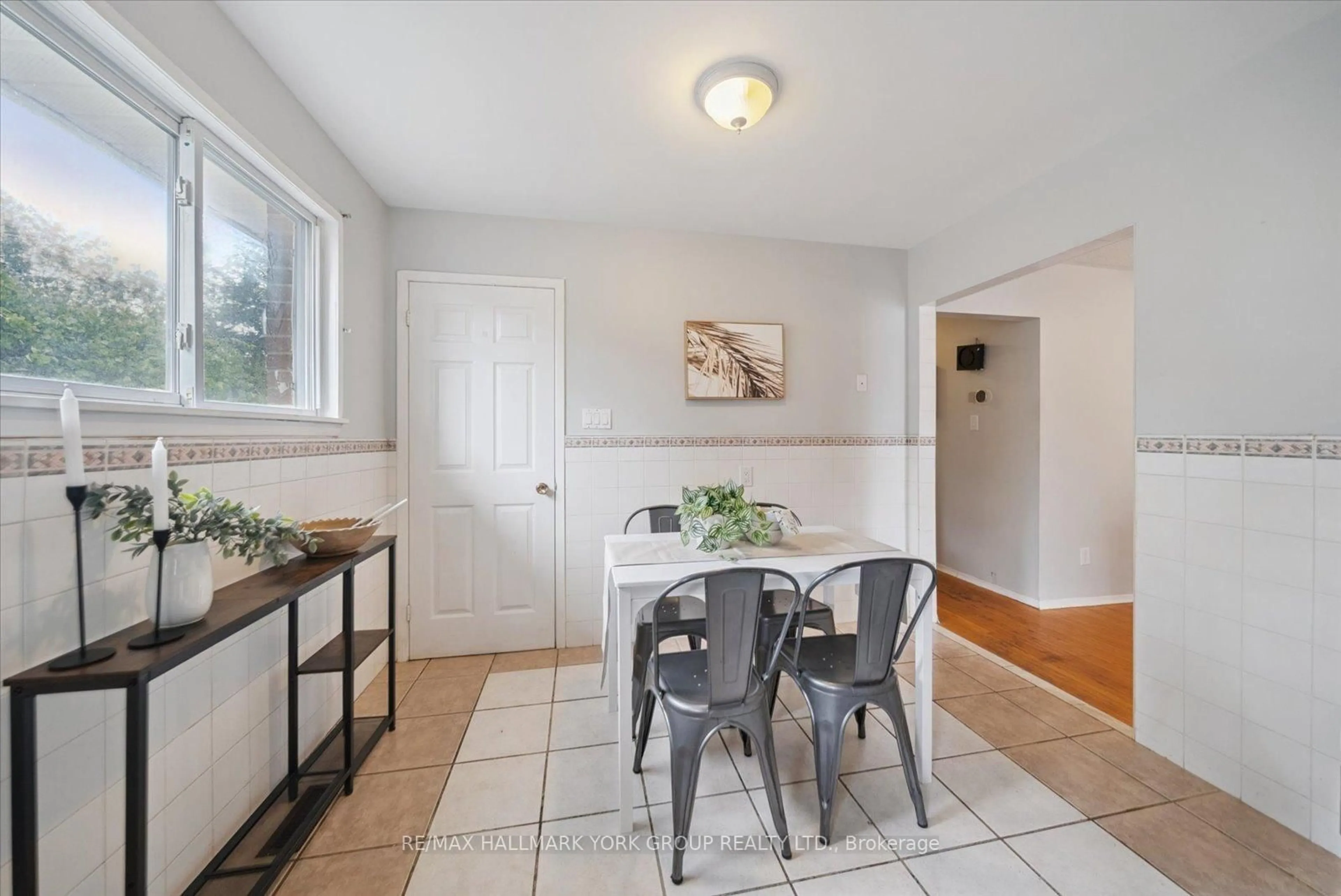 Dining room, unknown for 6 Glenecho Dr, Barrie Ontario L4M 4J3