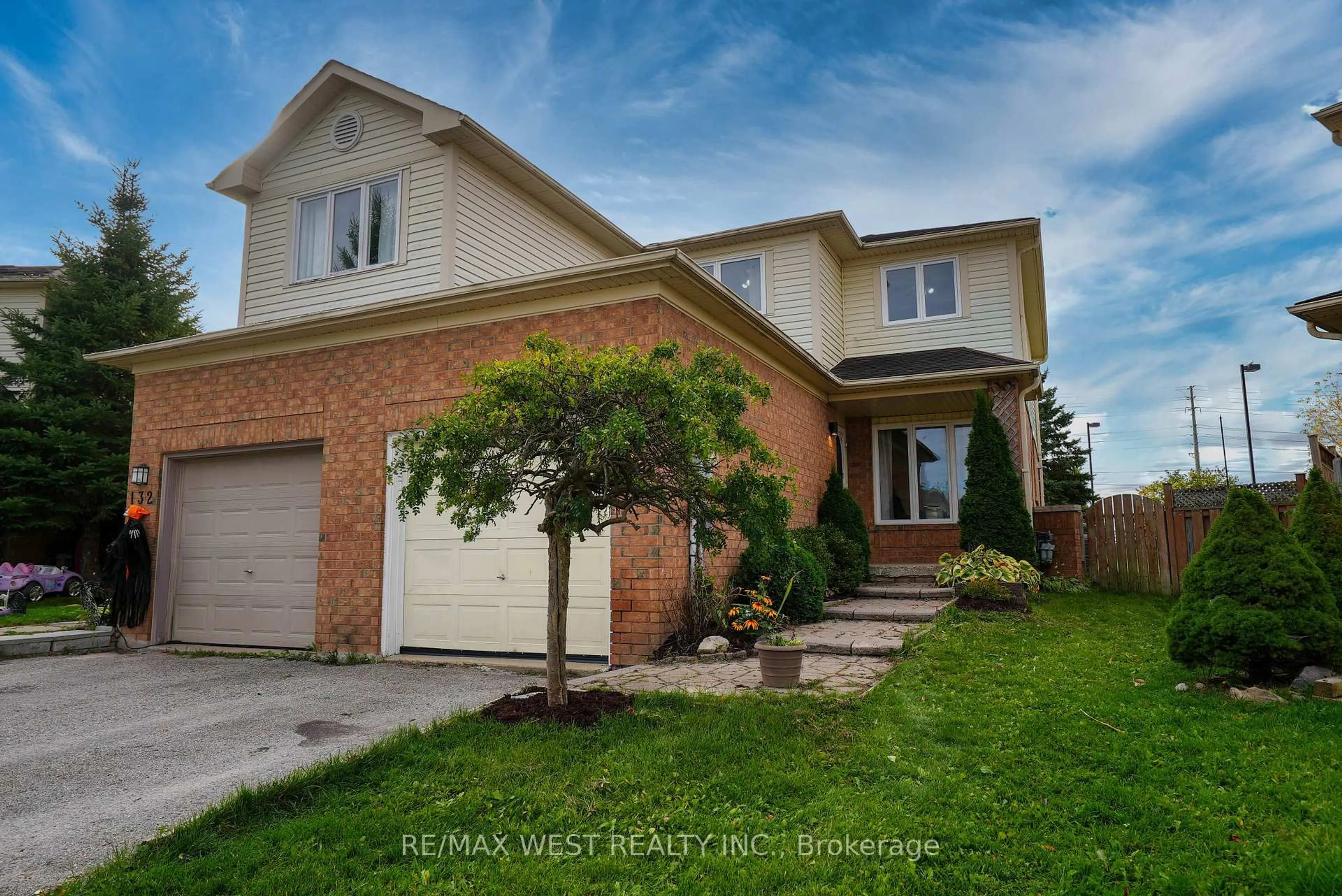 Home with brick exterior material, street for 130 Pickett Cres, Barrie Ontario L4N 8B9