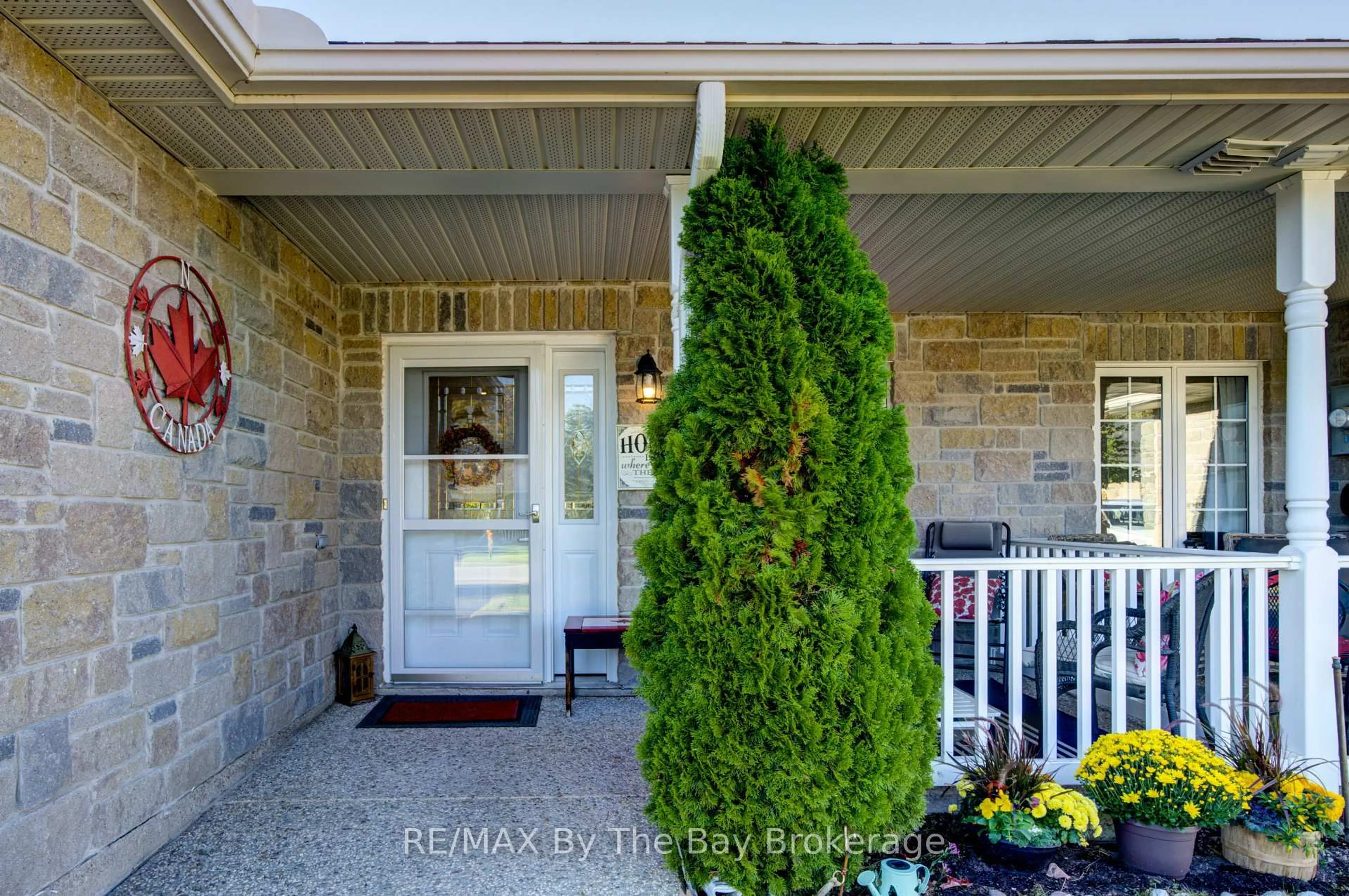 Indoor entryway for 122 GREENWAY Dr, Wasaga Beach Ontario L9Z 0E6