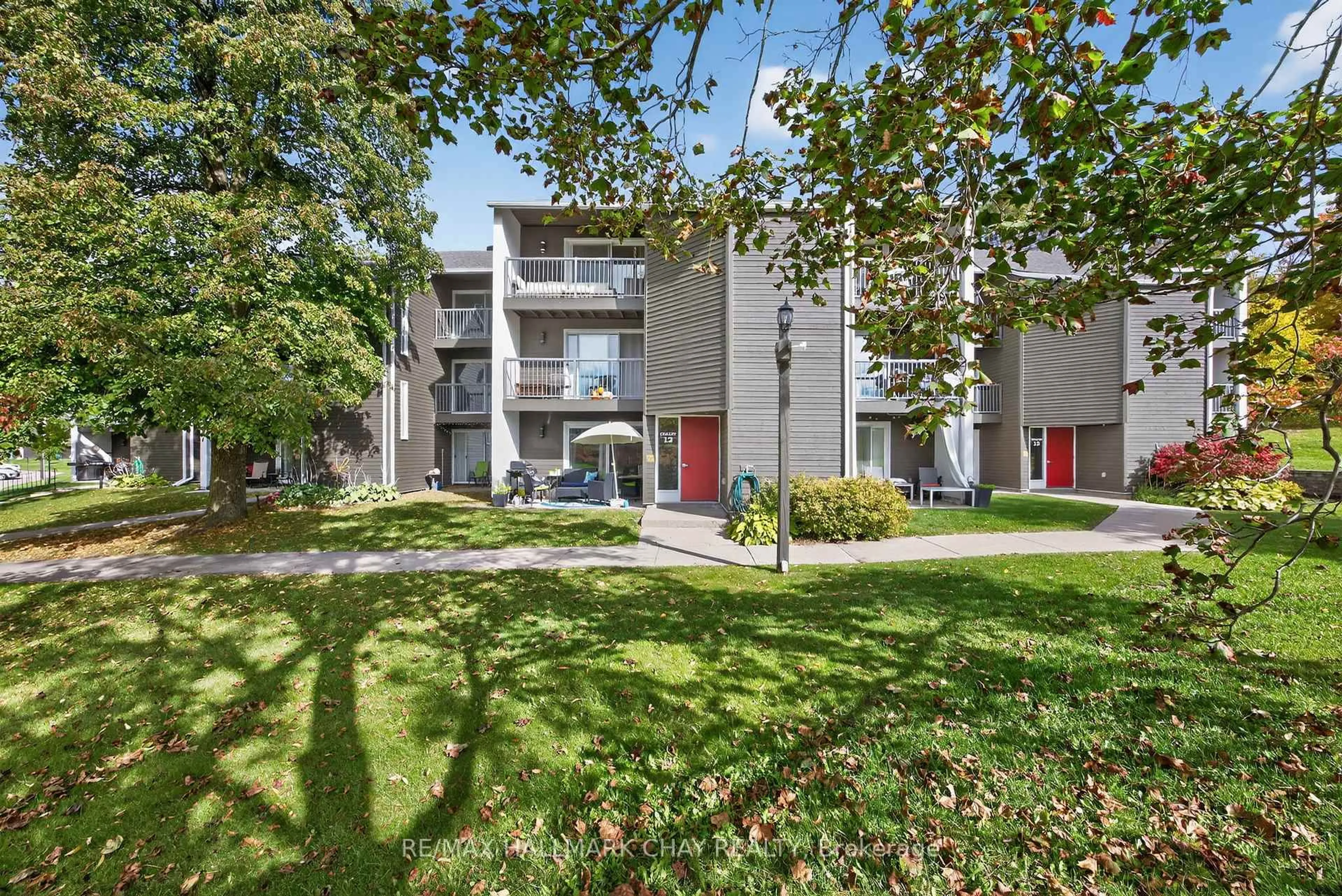 Patio, street for 1102 Horseshoe Valley Rd #312, Oro-Medonte Ontario L4M 4Y8