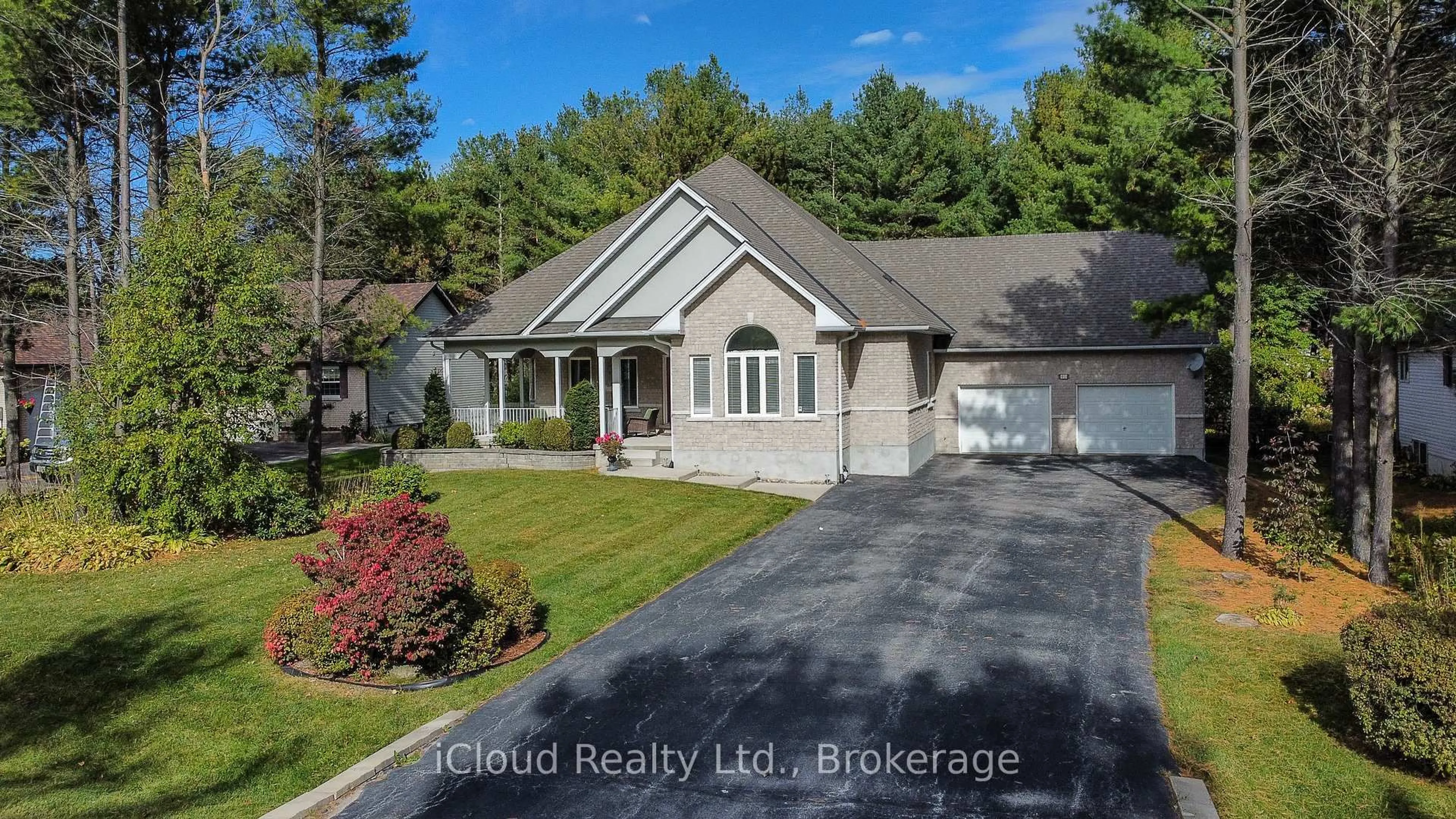 A pic from outside/outdoor area/front of a property/back of a property/a pic from drone, street for 60 Martyn Dr, Wasaga Beach Ontario L9Z 1N6