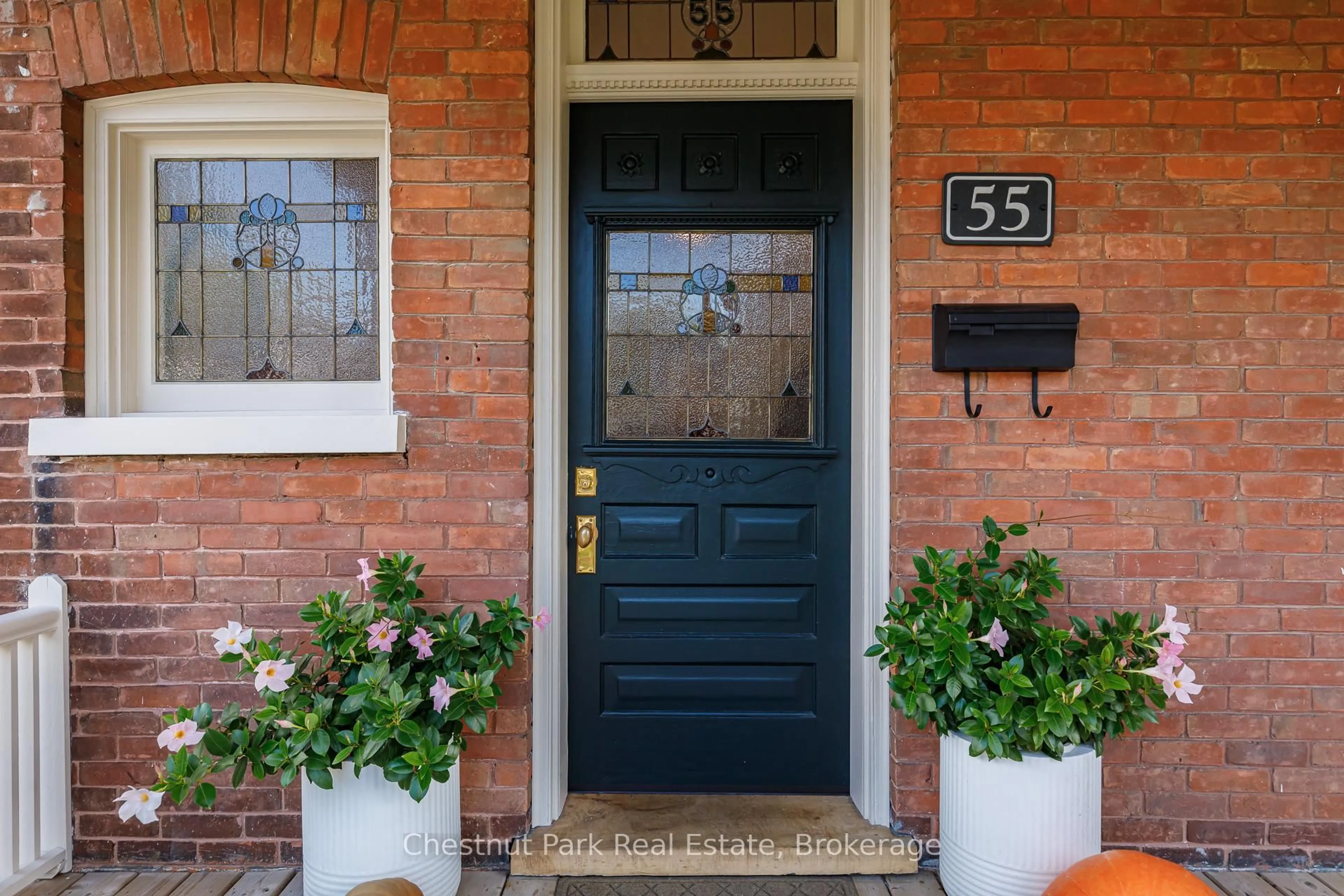 Indoor entryway for 55 Robinson St, Collingwood Ontario L9Y 3L8